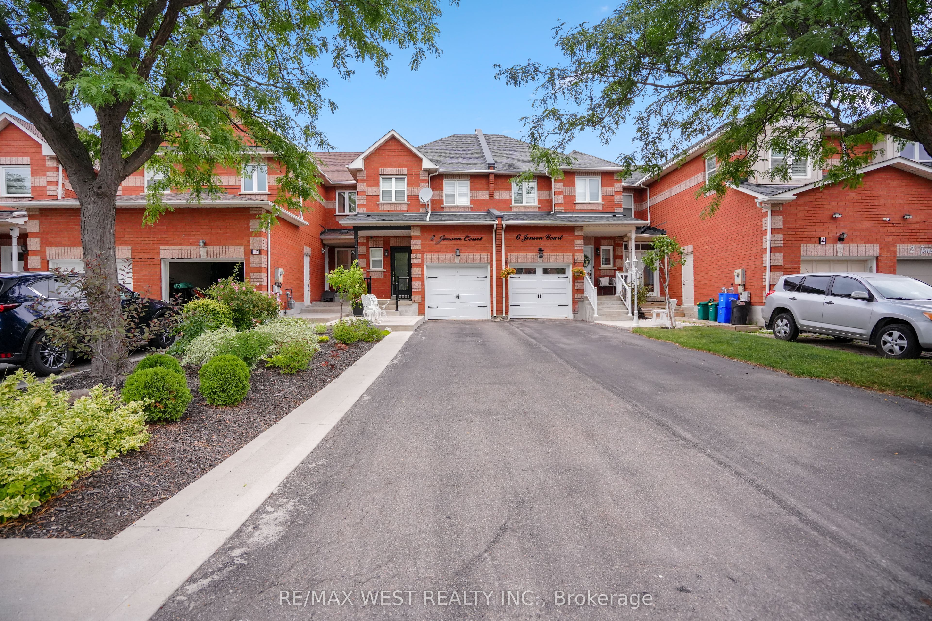 8 Jensen Court, Vaughan, ON L6A 2T6