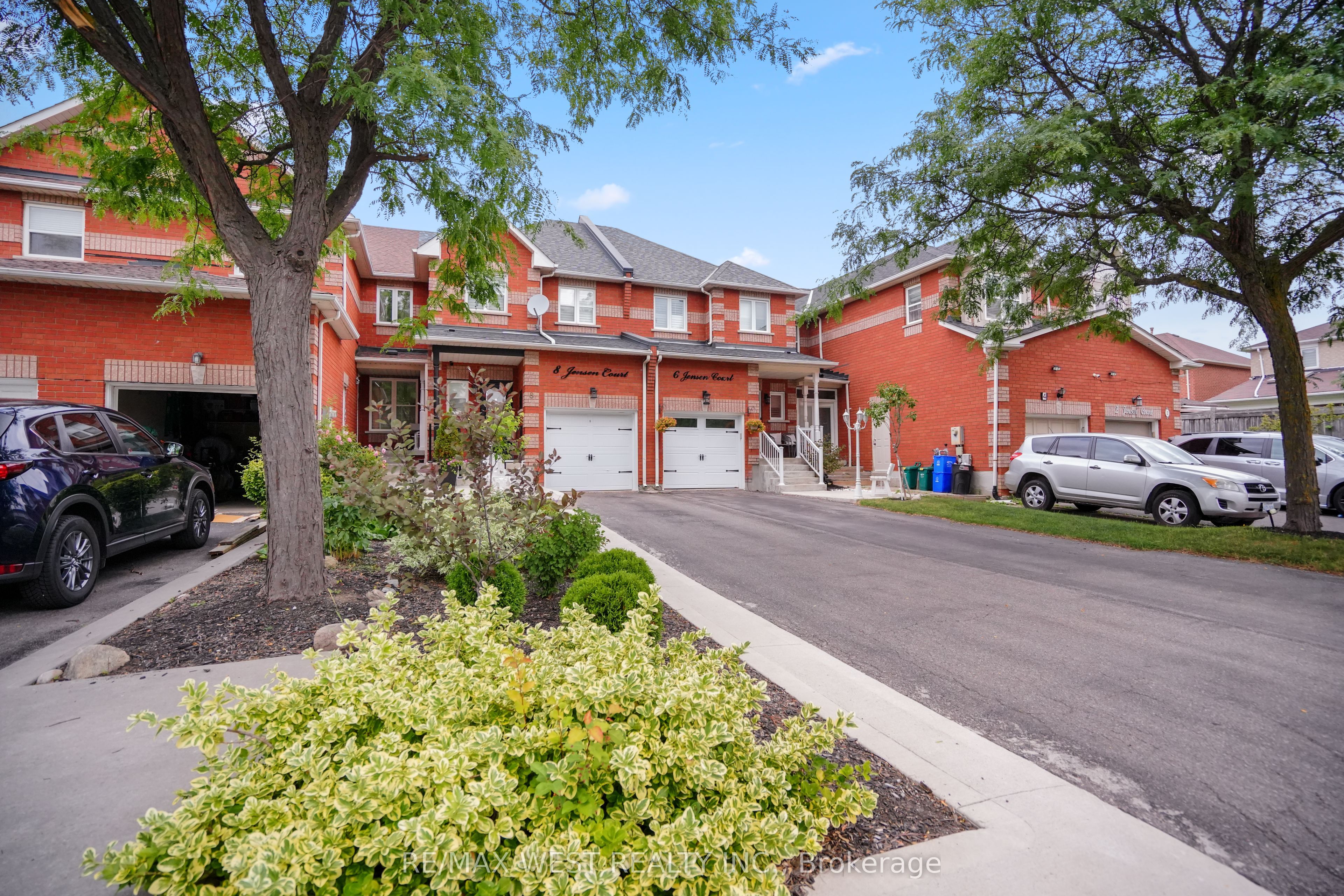 8 Jensen Court, Vaughan, ON L6A 2T6 photo 2