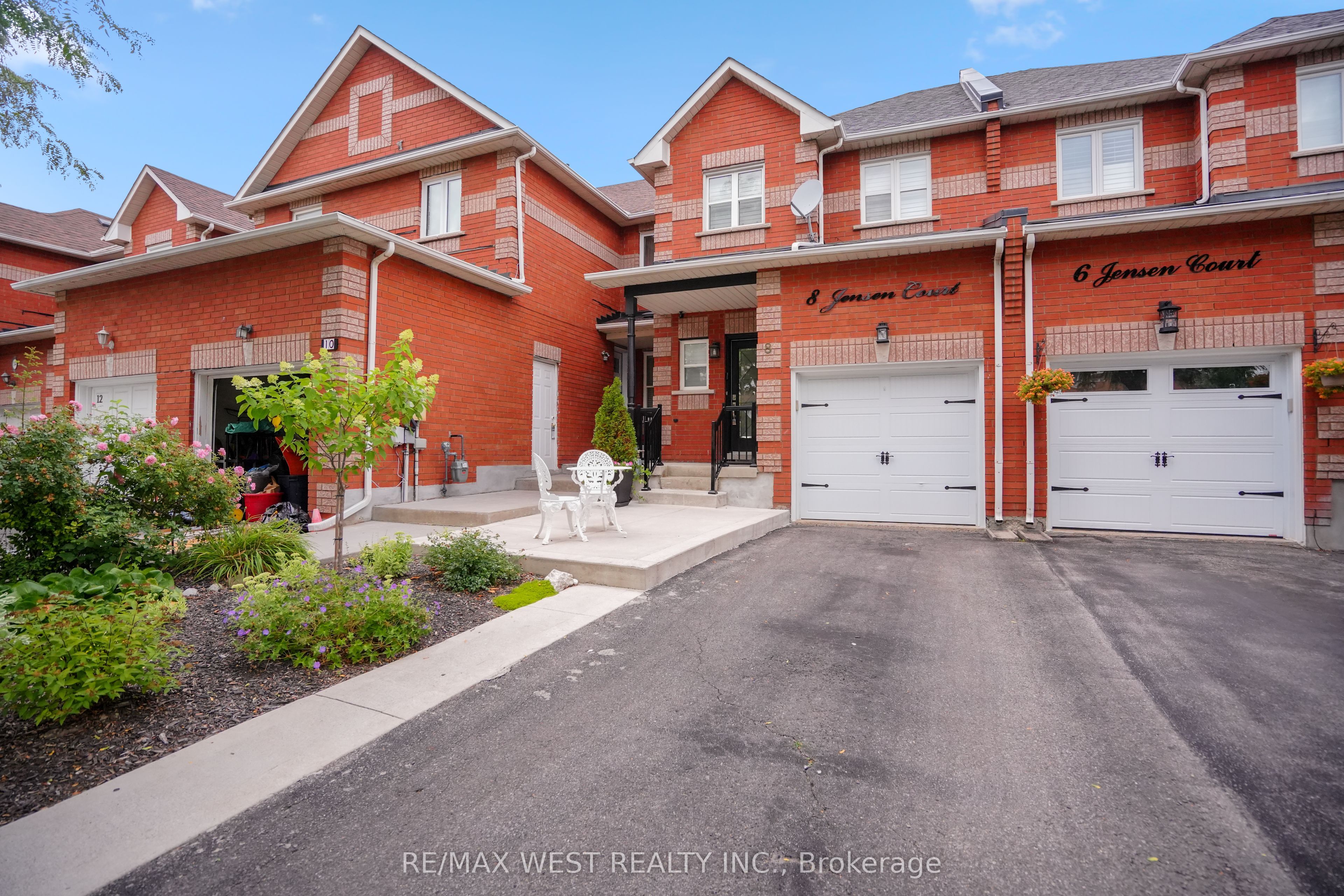 8 Jensen Court, Vaughan, ON L6A 2T6 photo 3