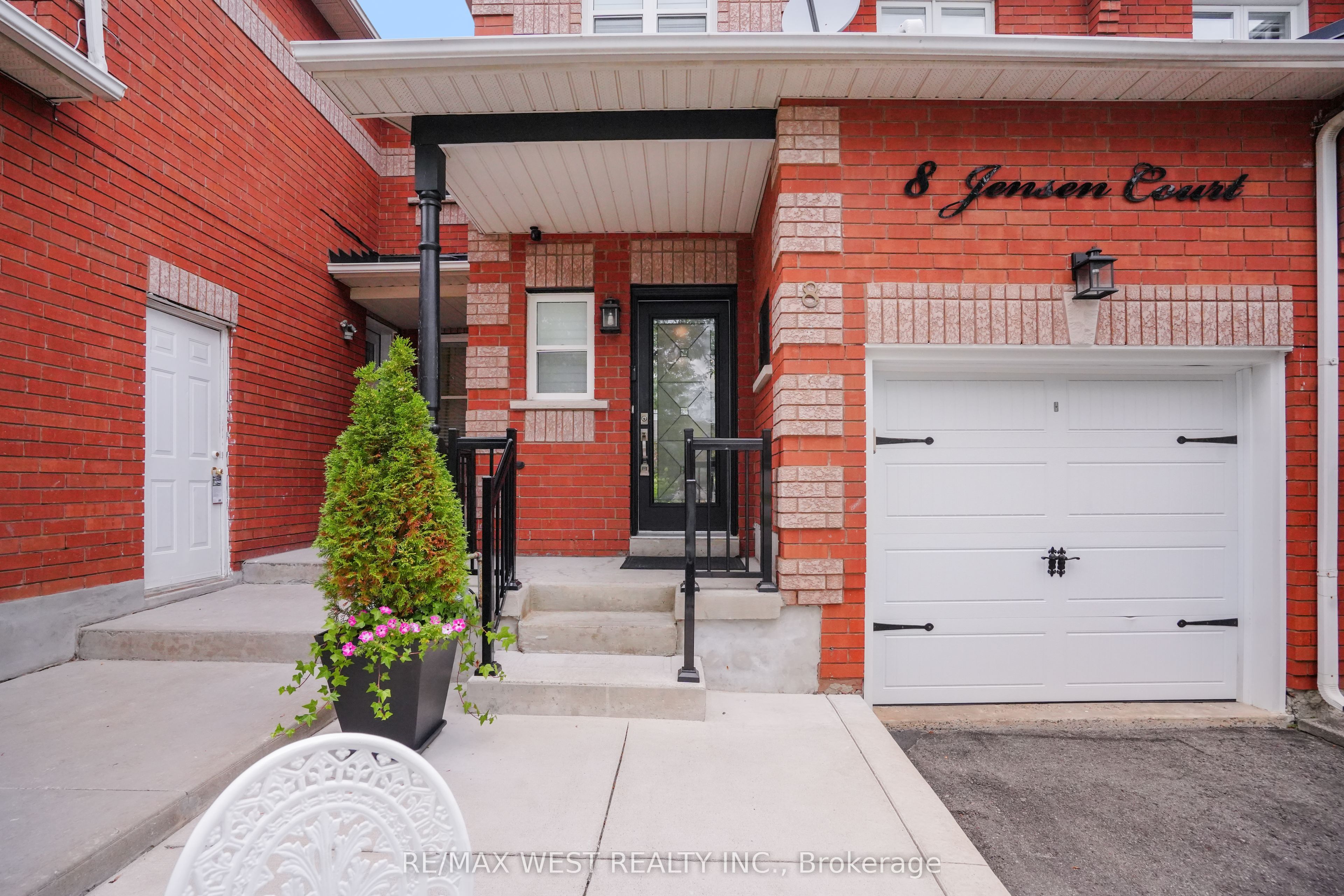 8 Jensen Court, Vaughan, ON L6A 2T6 photo 4