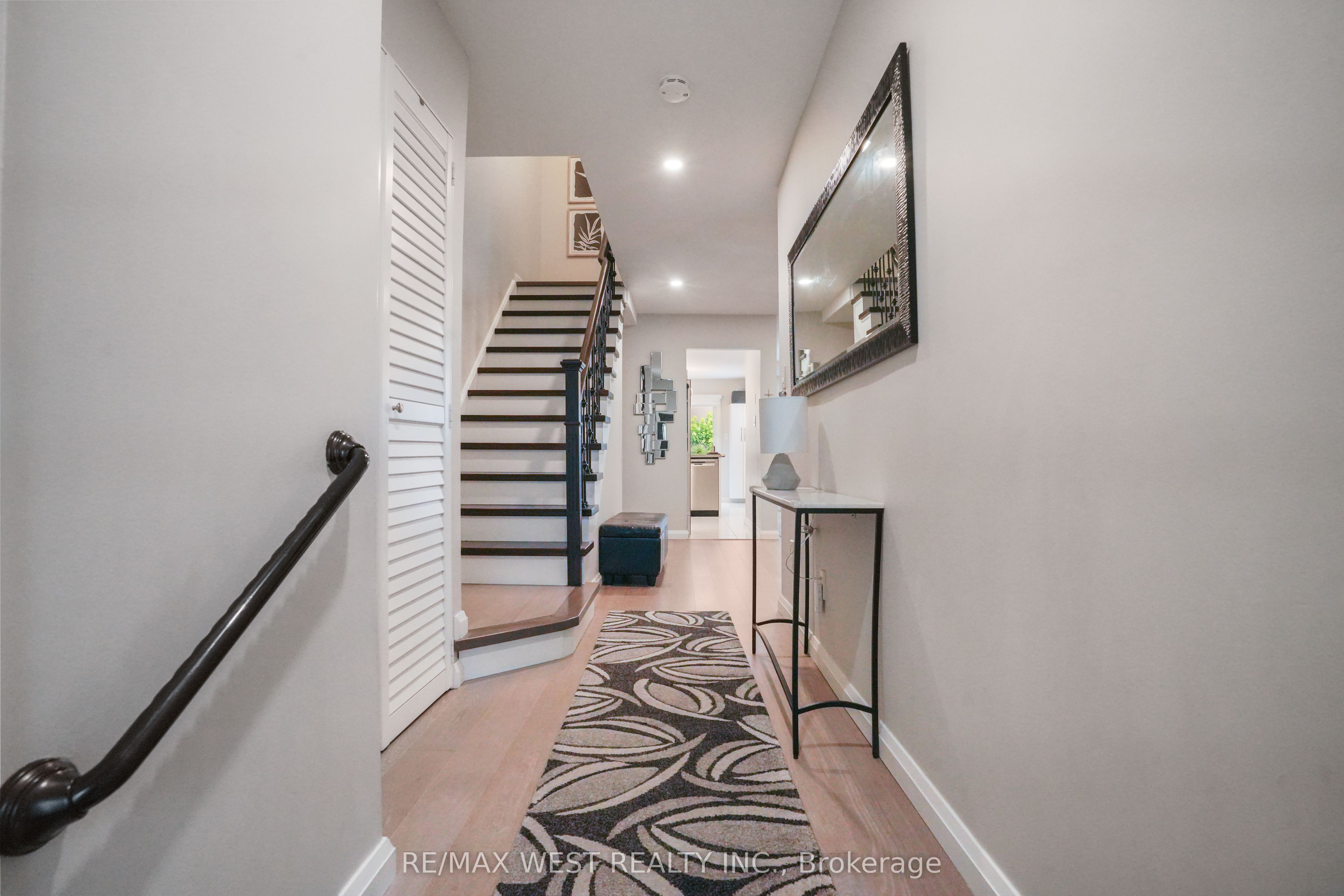 8 Jensen Court, Vaughan, ON L6A 2T6 photo 5
