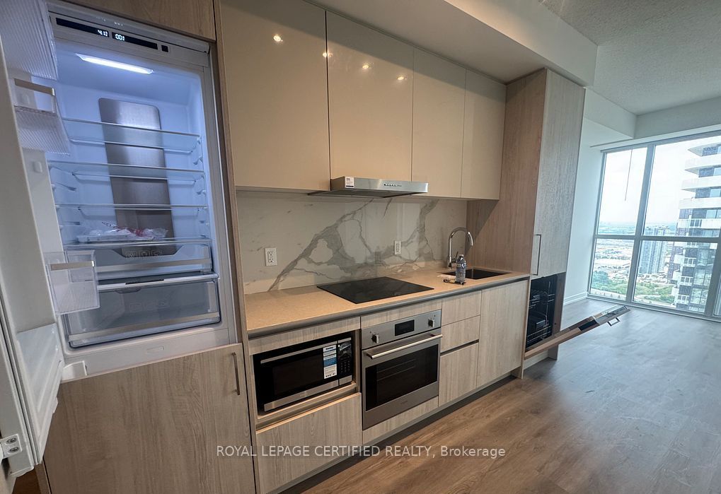 225 Commerce Street 5515, Vaughan, ON L4K 0R1 photo 2
