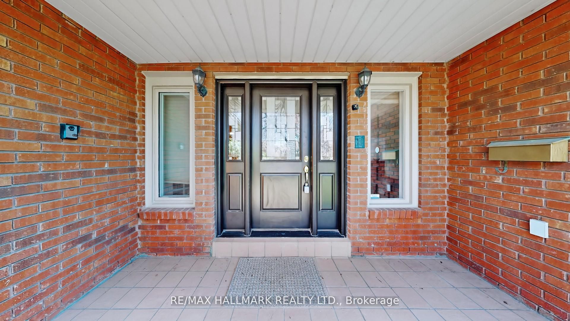 82 Windermere Crescent S, Richmond Hill, ON L4C 6Y9 photo 3