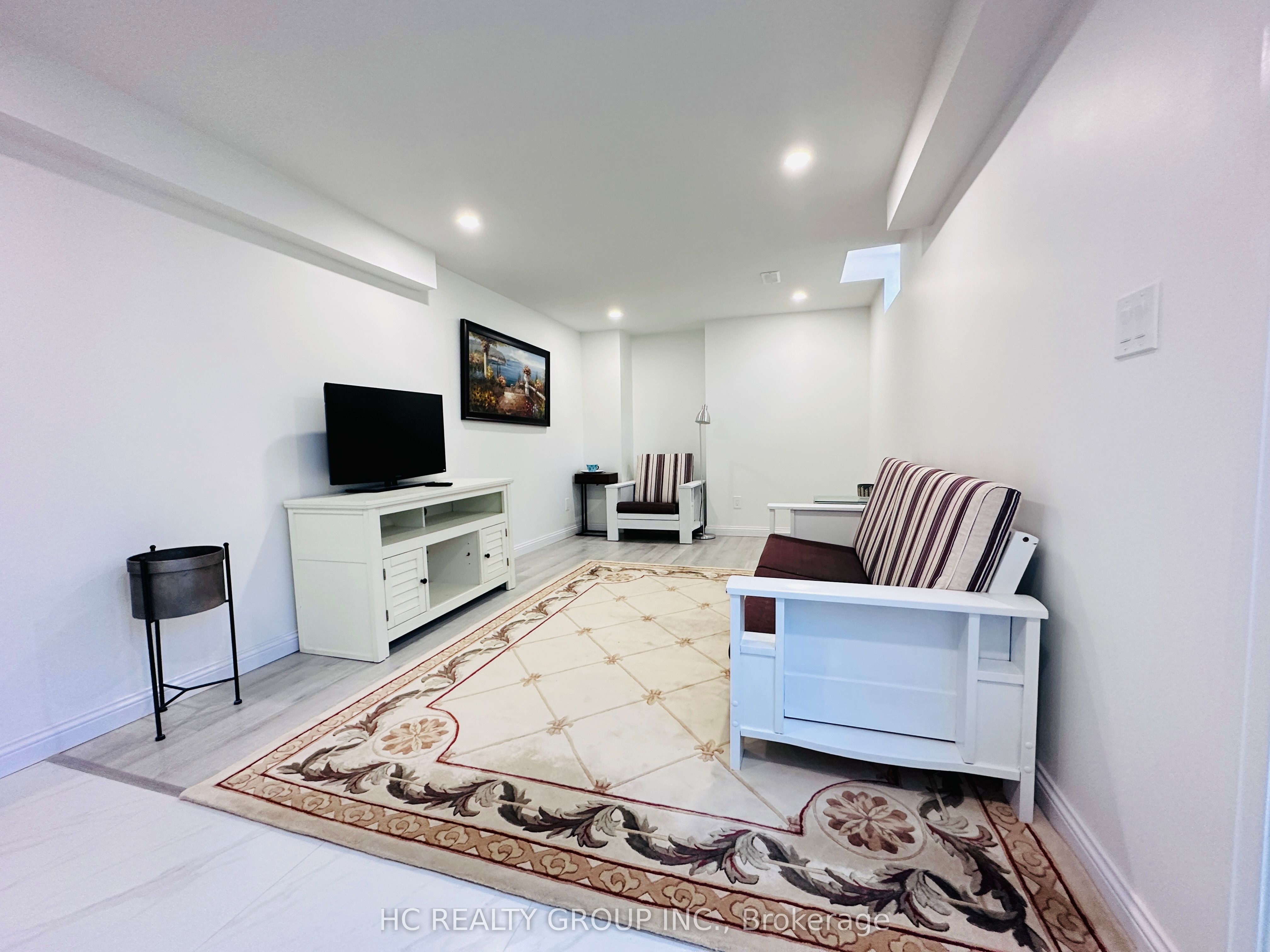 68 Marbrook Street Bsmt Apt B, Richmond Hill, ON L4C 0Y8 photo 3