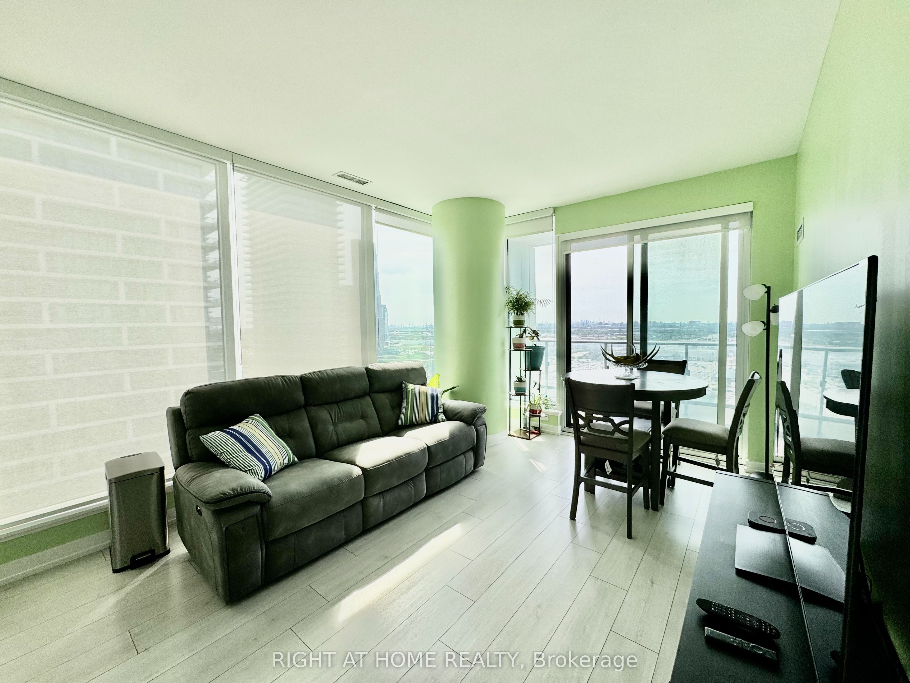 898 Portage Parkway 1903, Vaughan, ON L4K 0J6