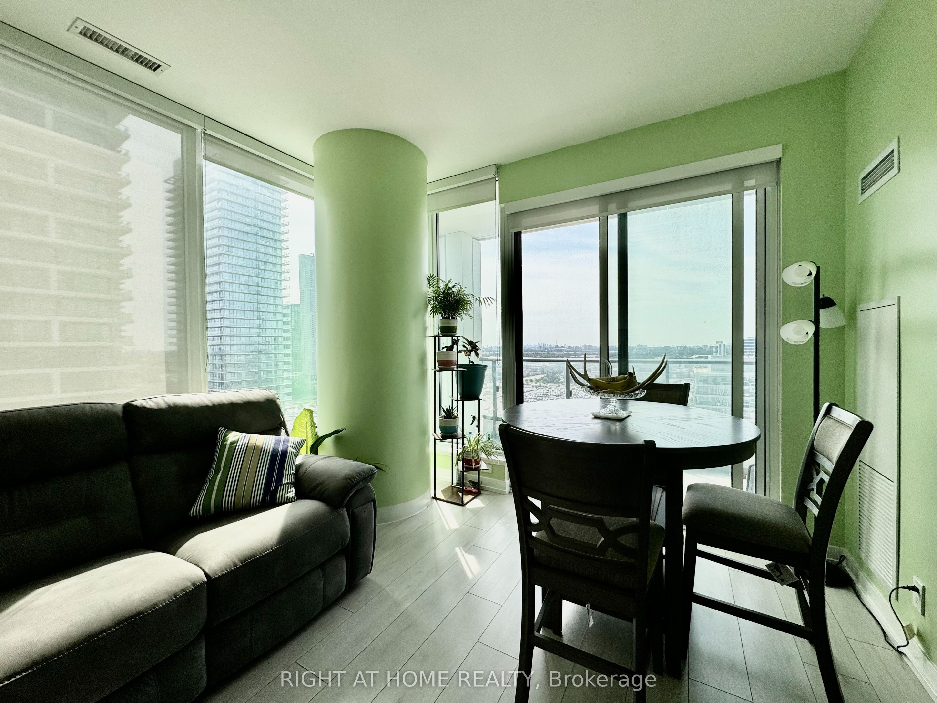 898 Portage Parkway 1903, Vaughan, ON L4K 0J6 photo 3