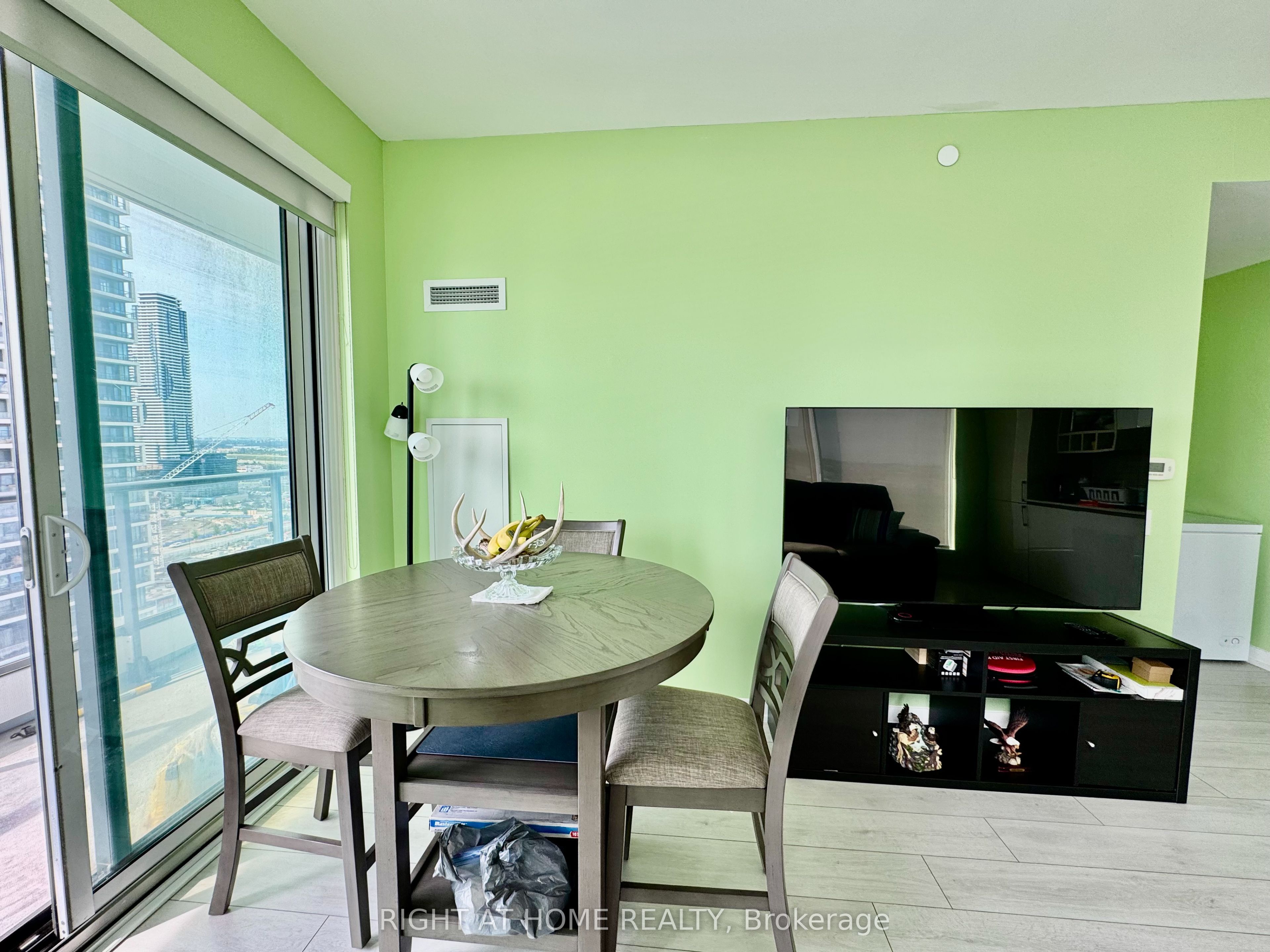 898 Portage Parkway 1903, Vaughan, ON L4K 0J6 photo 5