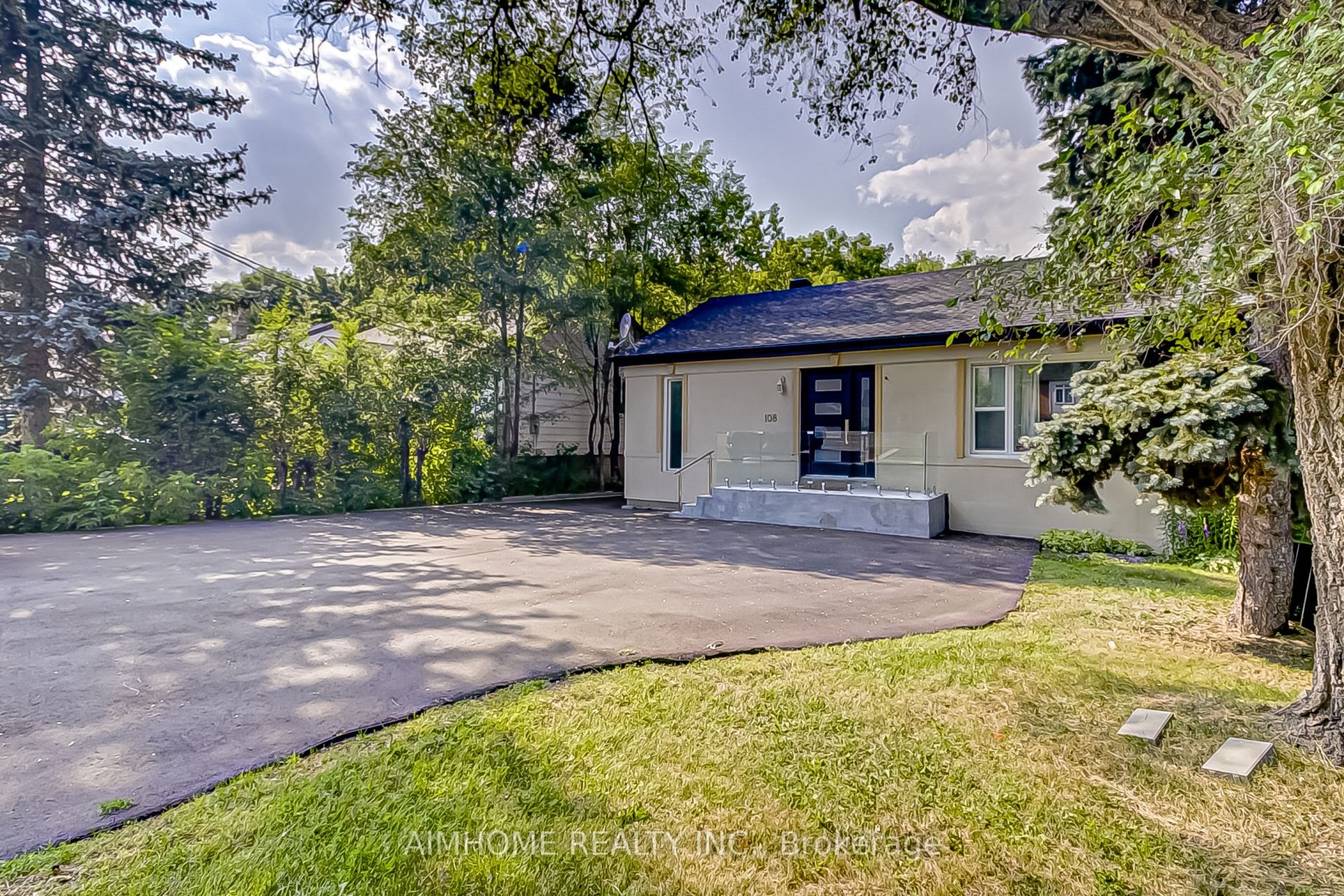 108 Steeles Avenue E, Markham, ON L3T 1A4 photo 2