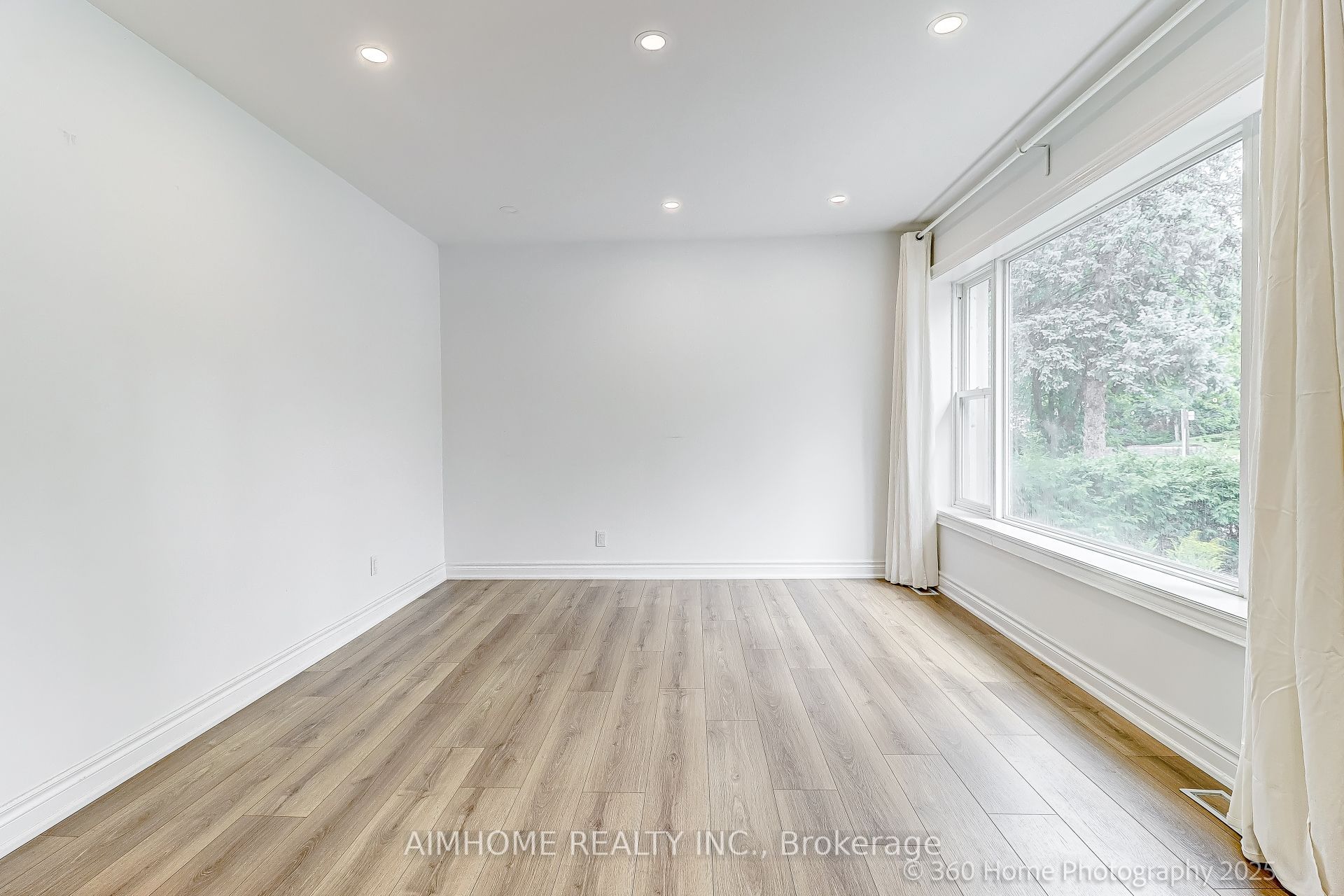 108 Steeles Avenue E, Markham, ON L3T 1A4 photo 5