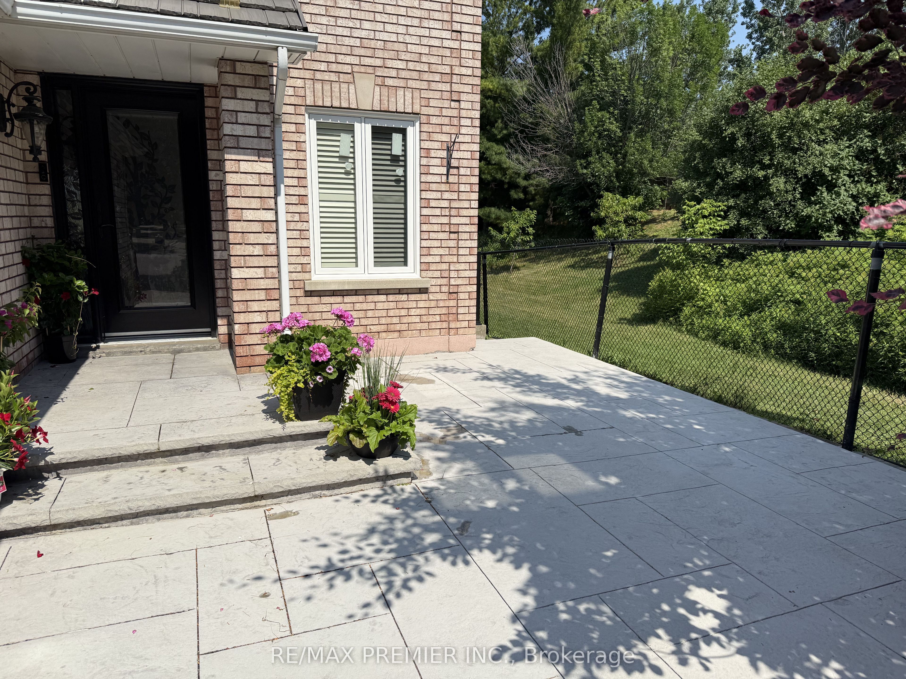 54 Castlepoint Drive LOWER, Vaughan, ON L4H 1B8 photo 2