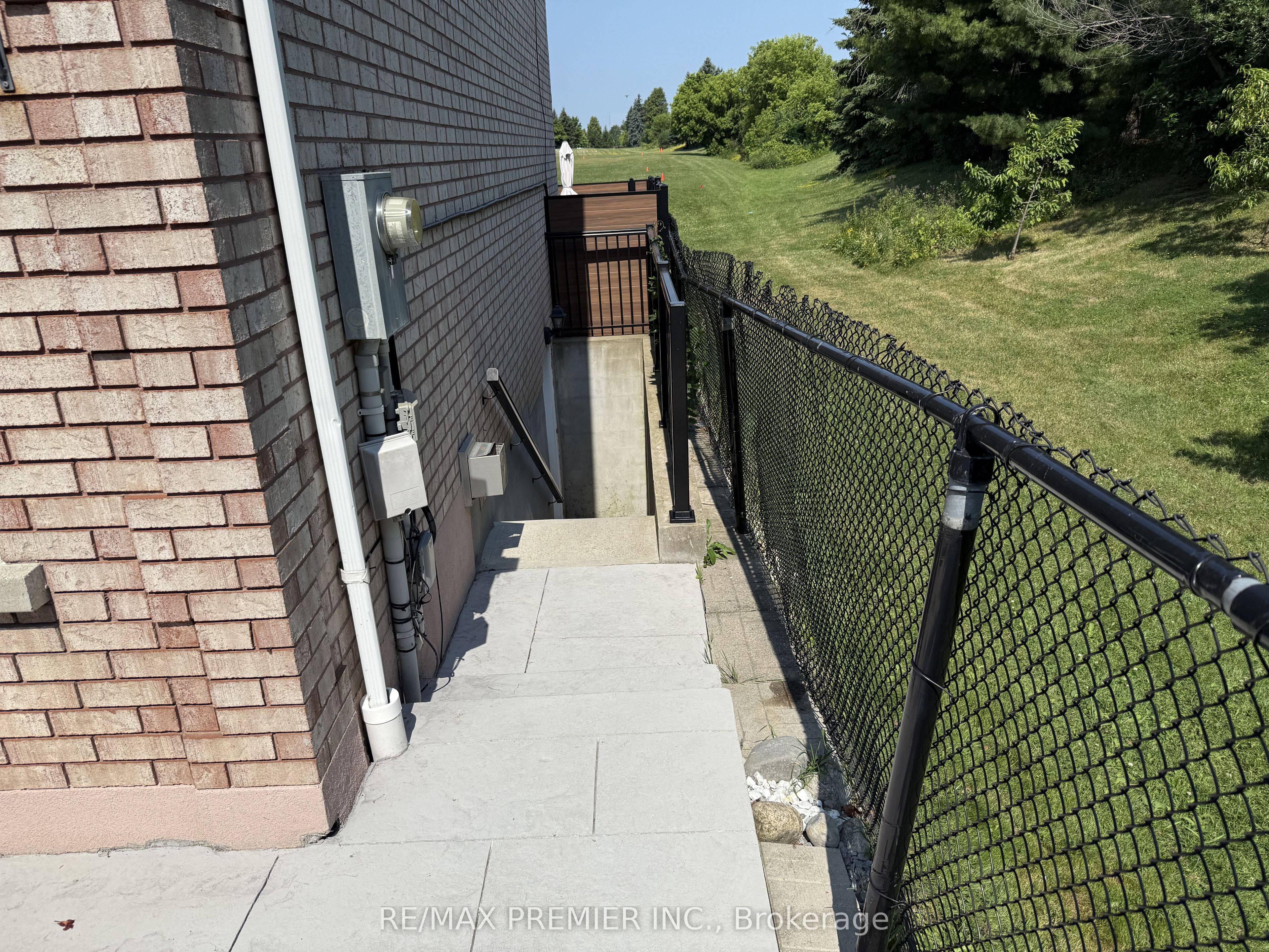 54 Castlepoint Drive LOWER, Vaughan, ON L4H 1B8 photo 3