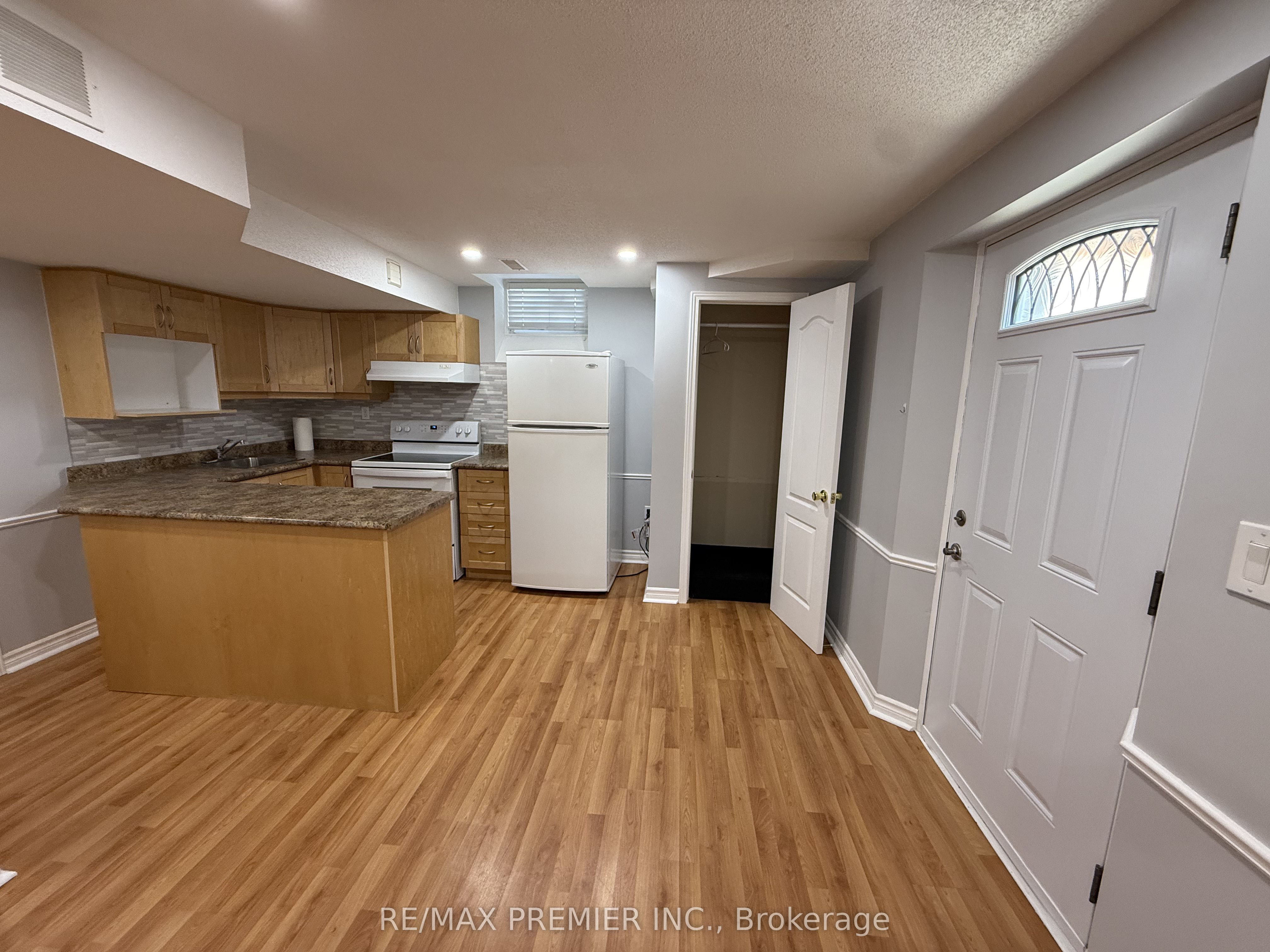 54 Castlepoint Drive LOWER, Vaughan, ON L4H 1B8 photo 4
