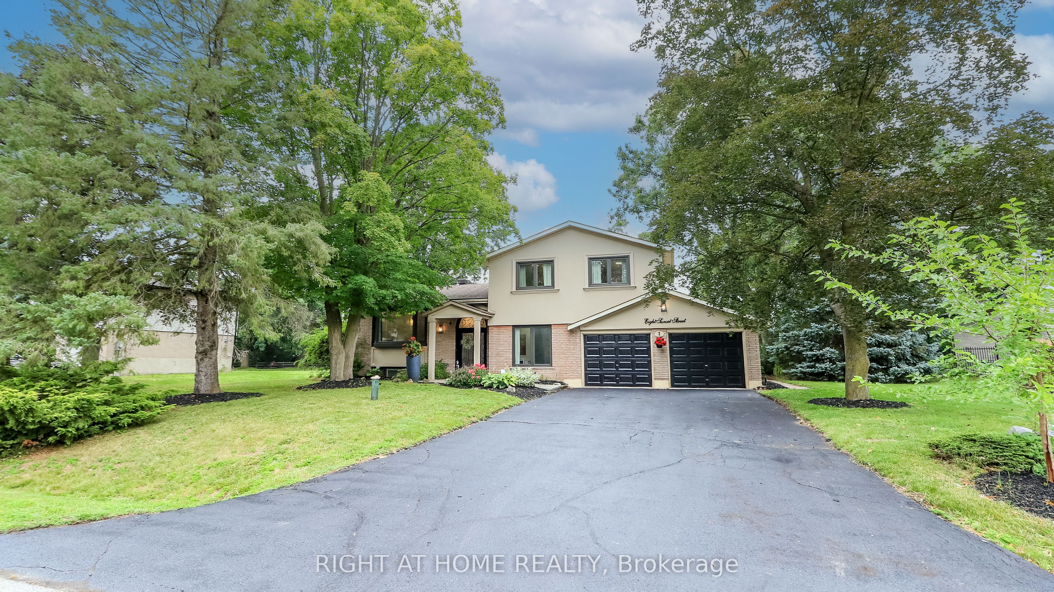 8 Sunset Street, East Gwillimbury, ON L9N 1H4