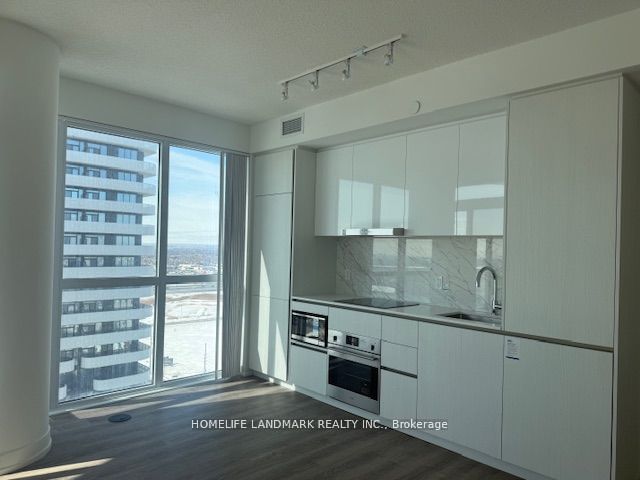 8 Interchange Way 2212, Vaughan, ON L4K 0R2 photo 3