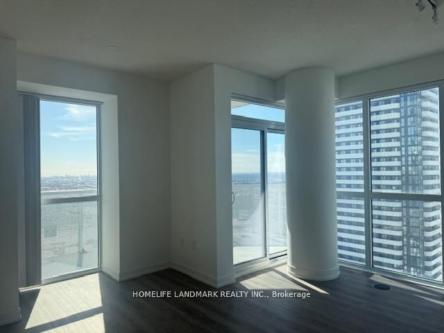 8 Interchange Way 2212, Vaughan, ON L4K 0R2 photo 4