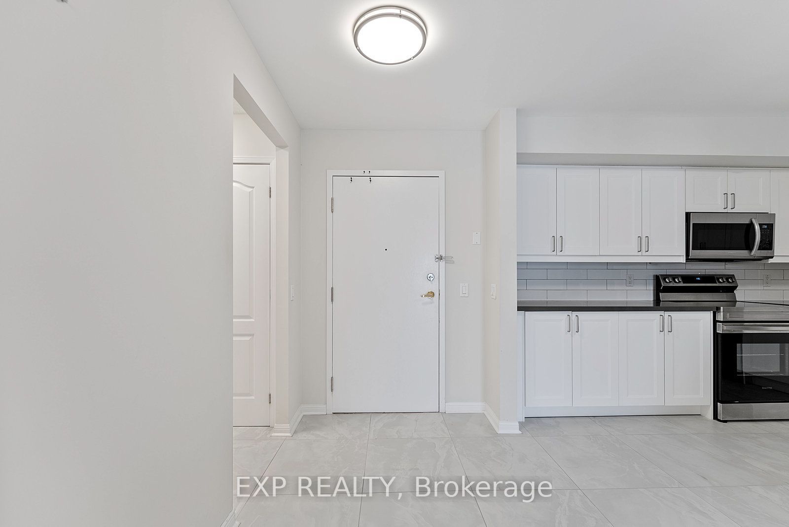 2506 Rutherford Road 210, Vaughan, ON L4K 5N4 photo 3