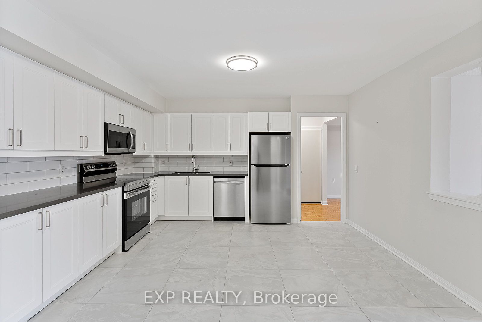2506 Rutherford Road 210, Vaughan, ON L4K 5N4 photo 5