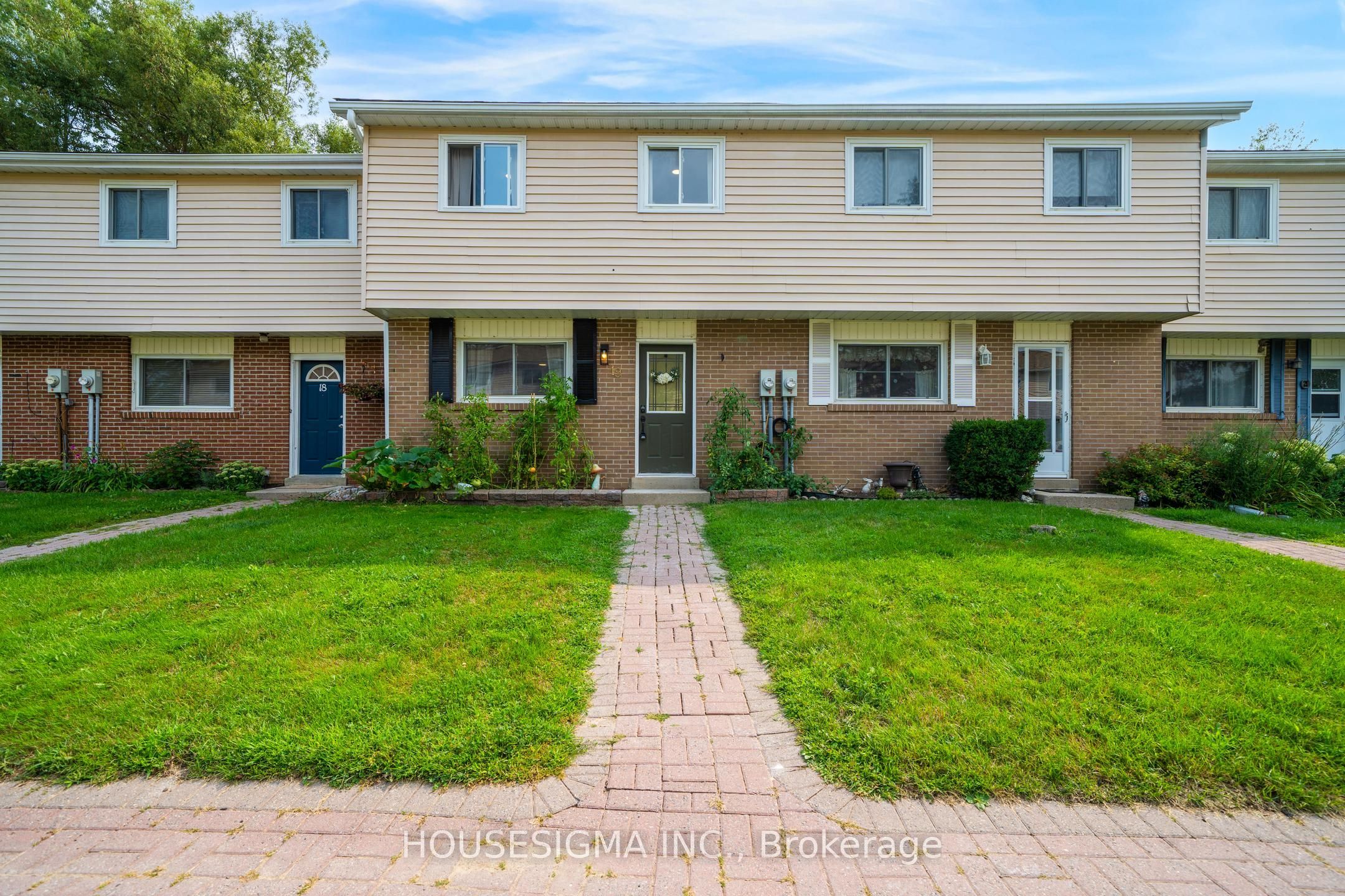40 East Street 19, Georgina, ON L0E 1R0