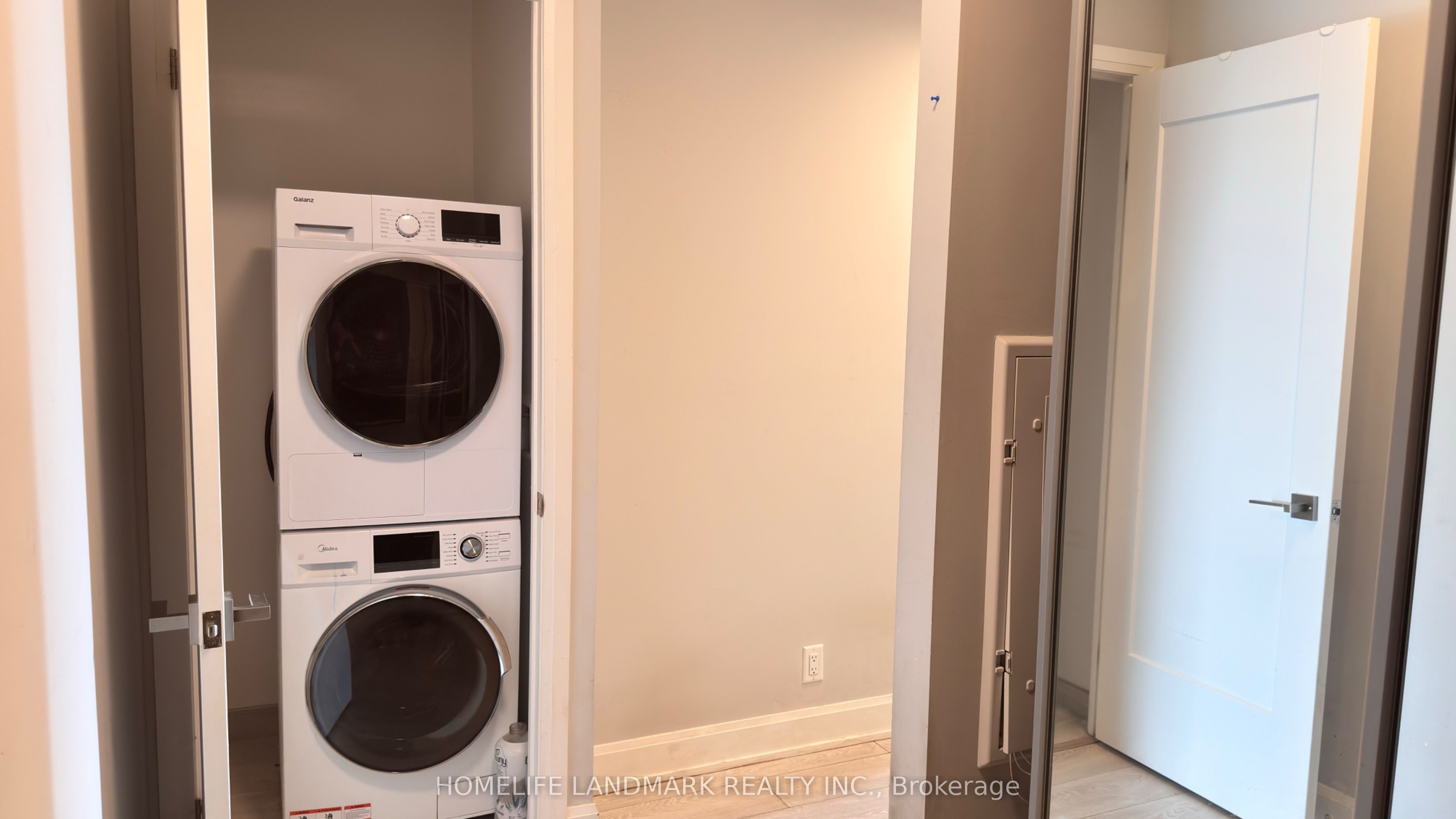 38 Water Walk Drive 1906, Markham, ON L3R 6M8 photo 4
