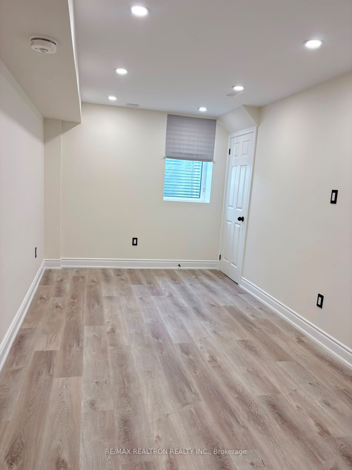 158 Wainscot Avenue Bsmt, Newmarket, ON L3X 2X6 photo 4
