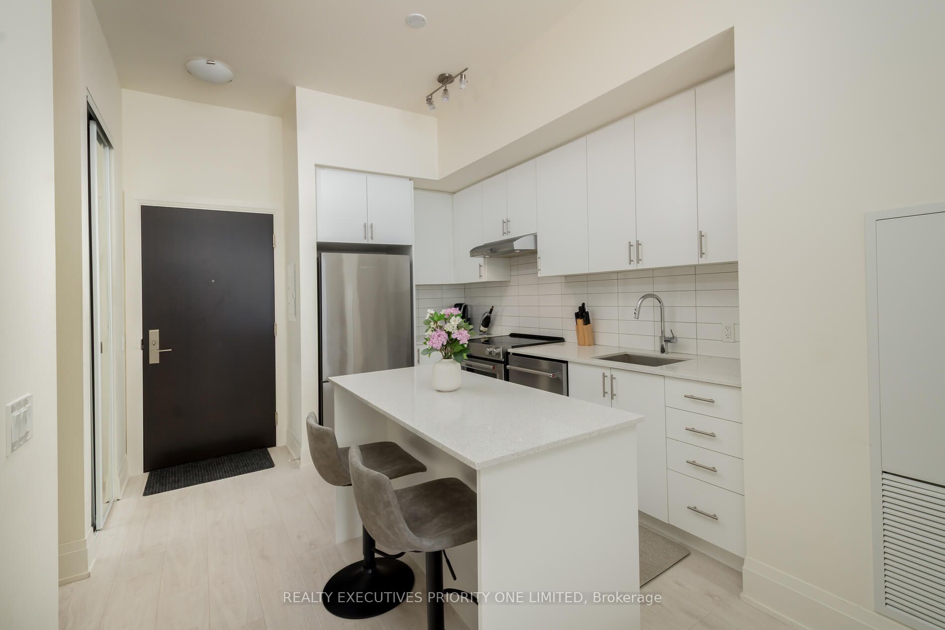 9000 Jane Street 707, Vaughan, ON L4K 0M6 photo 5
