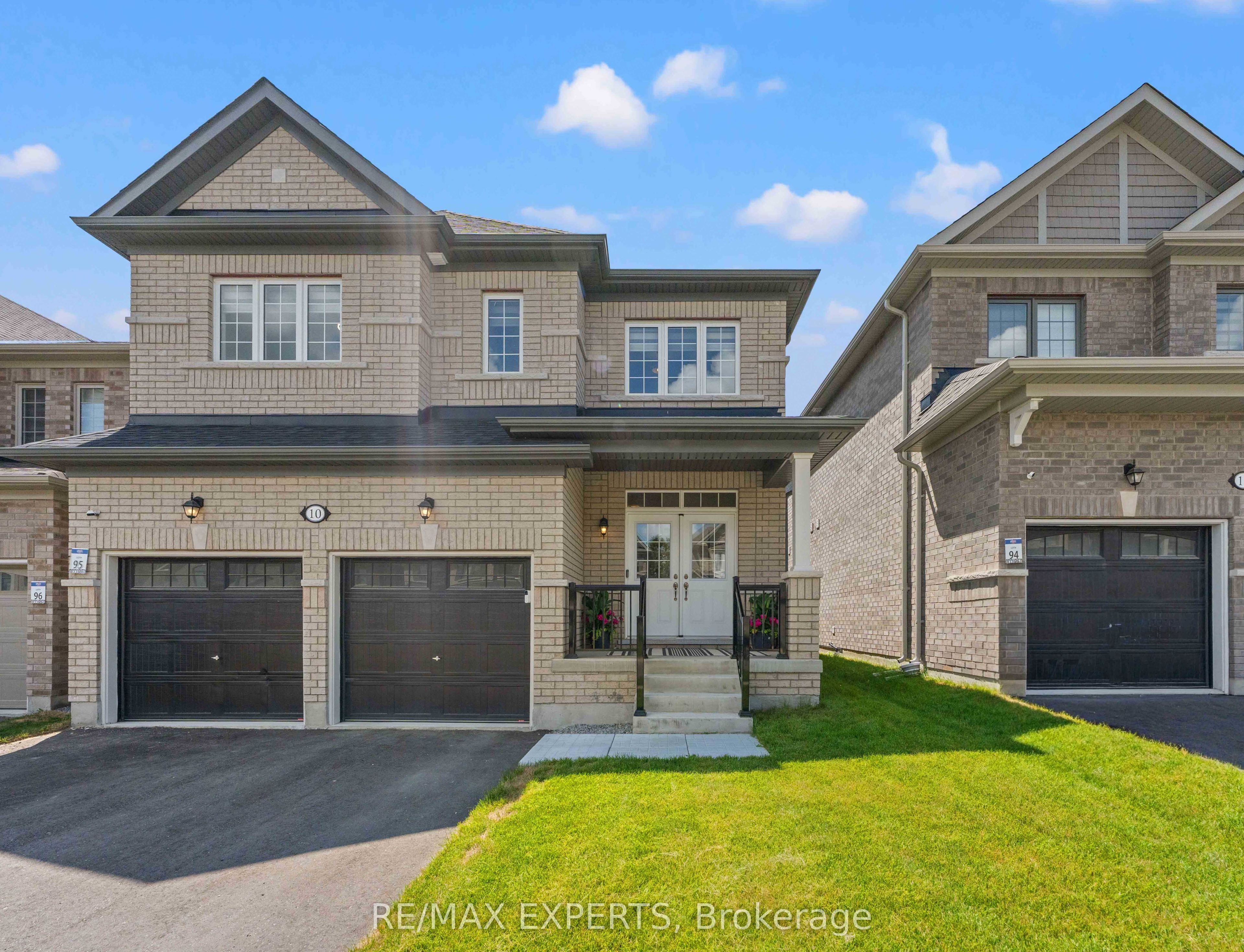 10 Lawrence D. Pridham Avenue, New Tecumseth, ON L9R 1V4 photo 2