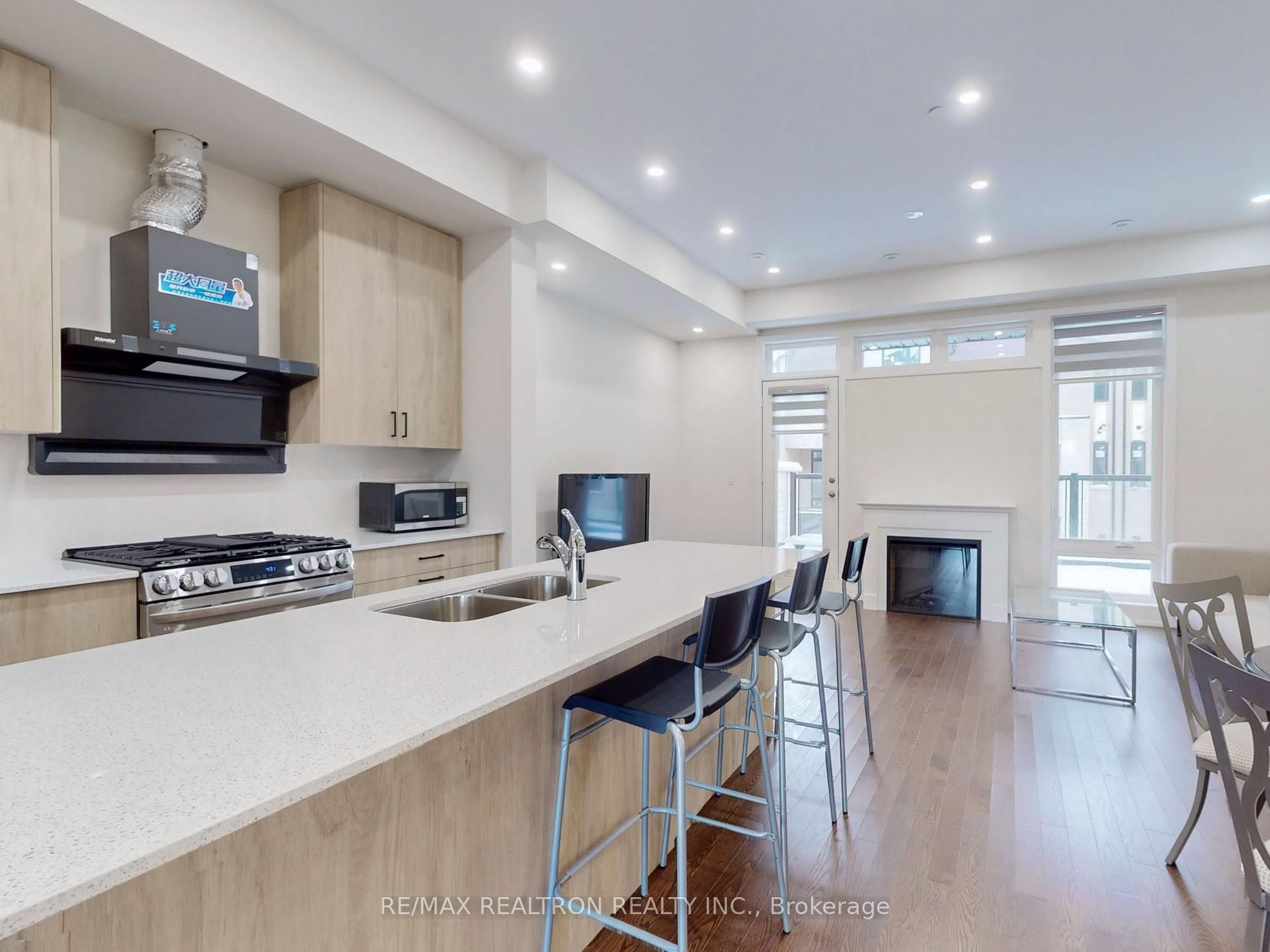 45 Credit Lane Rm 3, Richmond Hill, ON L4E 1G9 photo 4