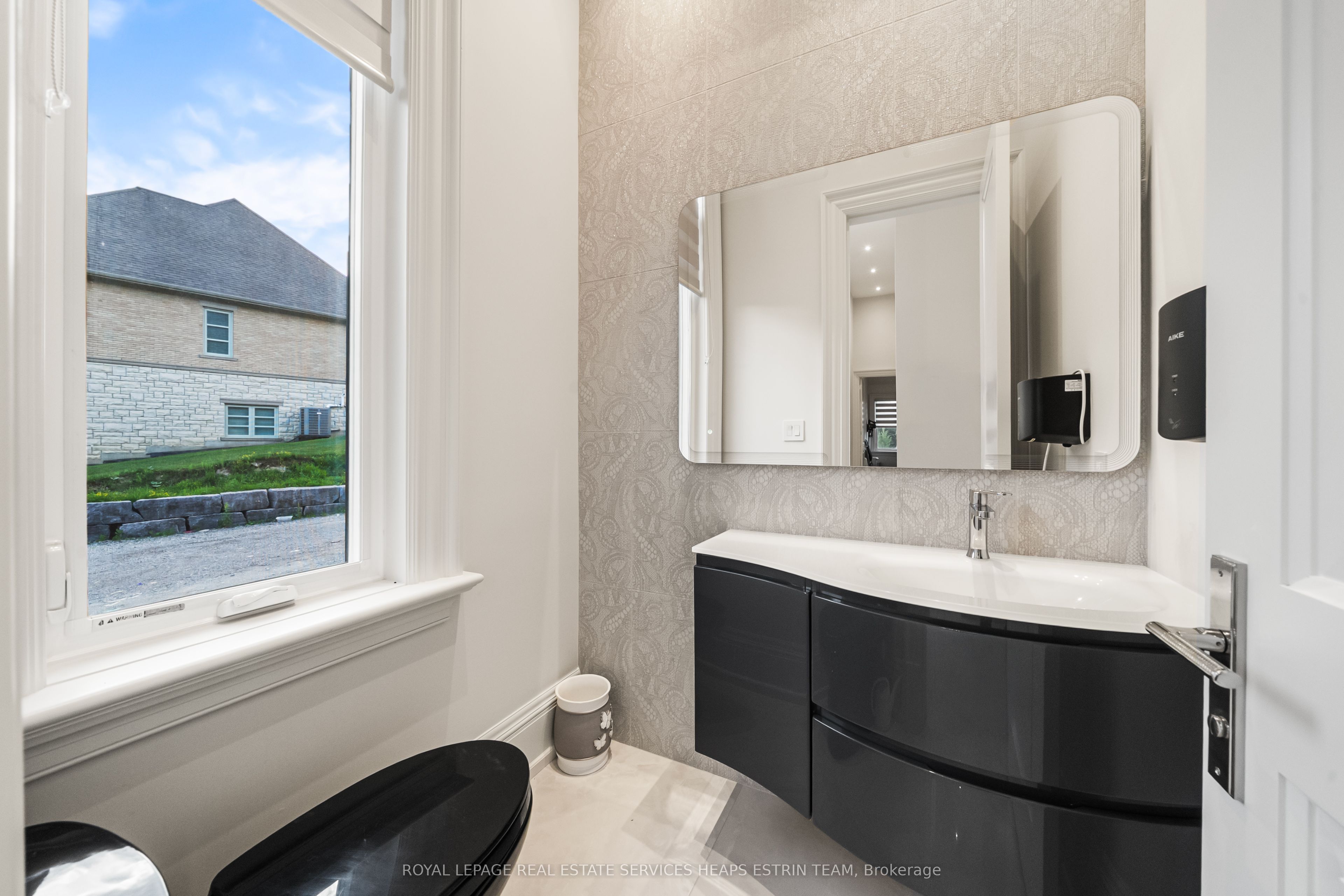 76 Cedar Ridge Road Private Bungalow, Whitchurch-Stouffville, ON L4A 2H6 photo 4