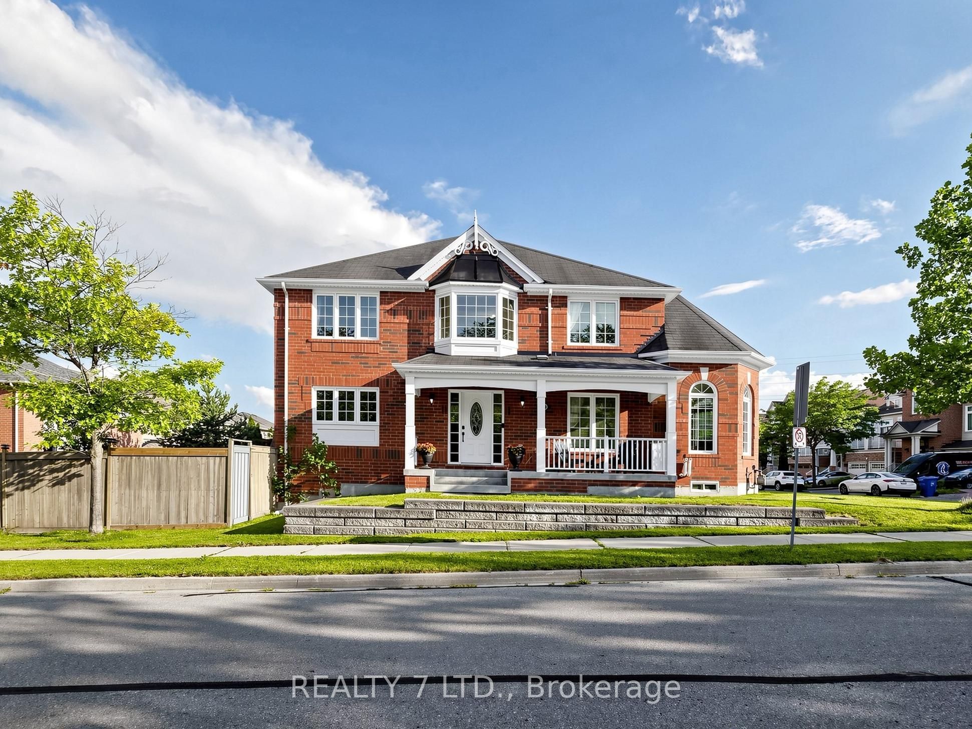 330 Cheryl Mews Boulevard, Newmarket, ON L3X 3J6