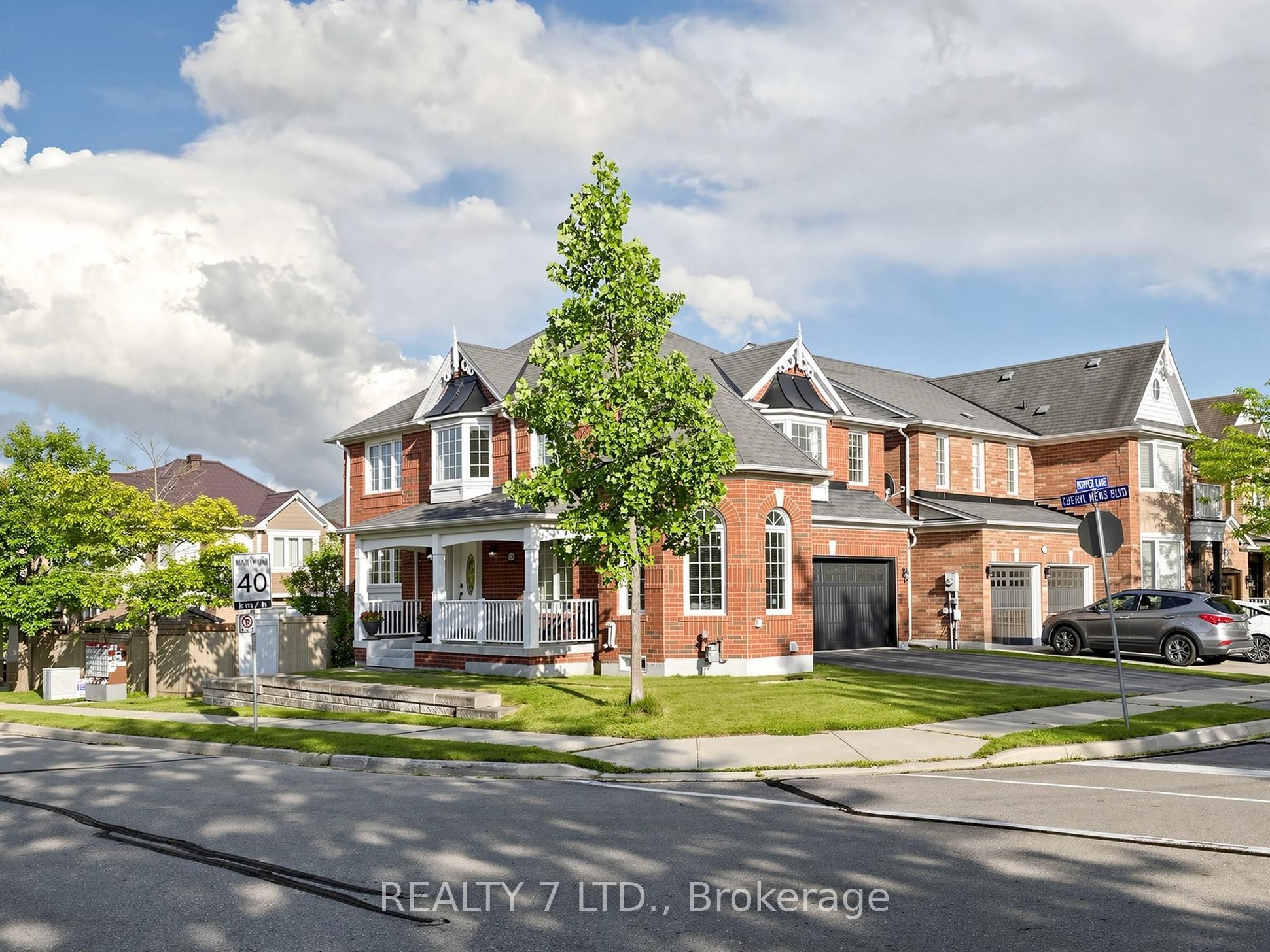 330 Cheryl Mews Boulevard, Newmarket, ON L3X 3J6 photo 2