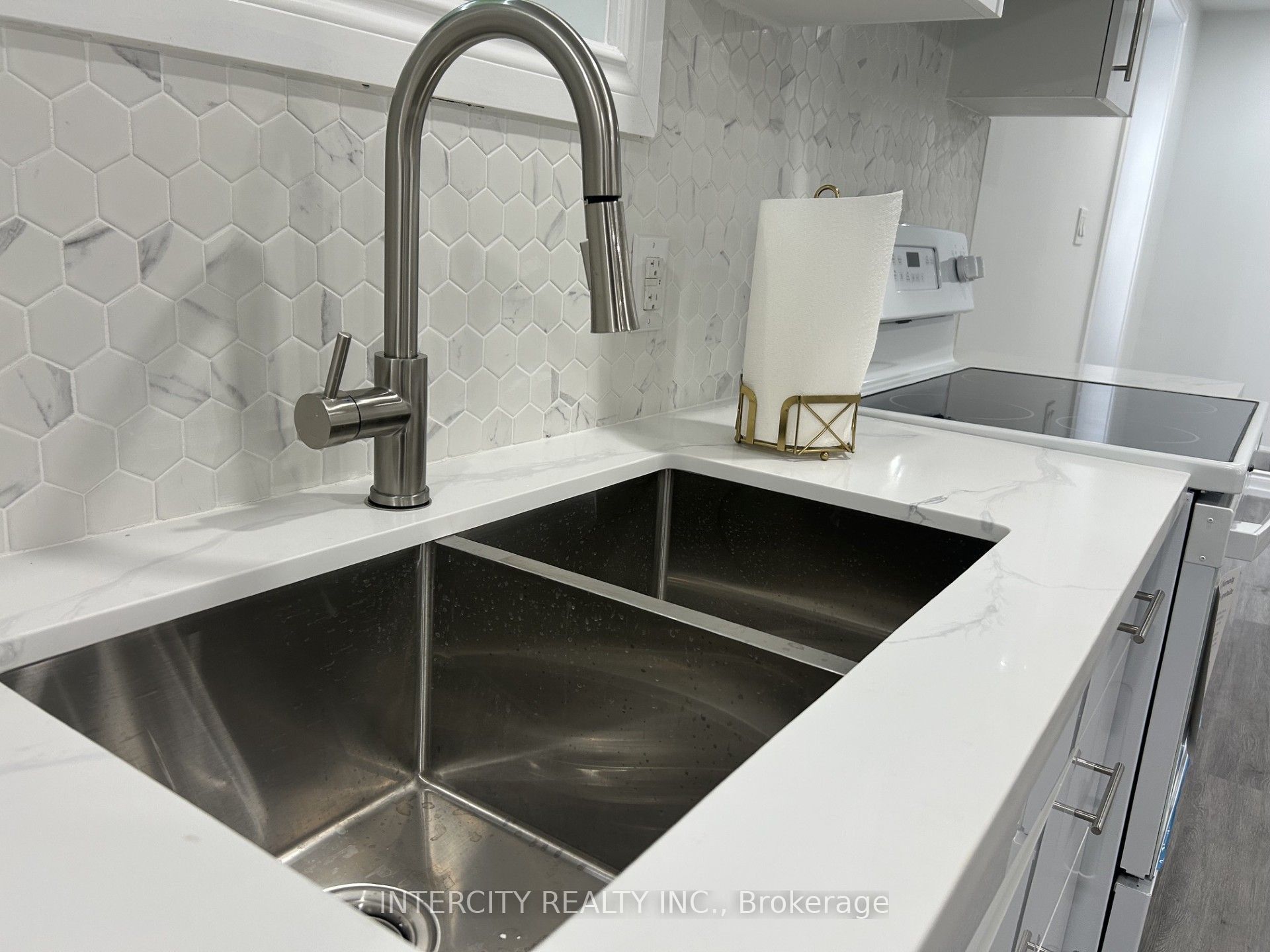 7 Empire Drive Basement, Bradford West Gwillimbury, ON L3Z 4J1 photo 5