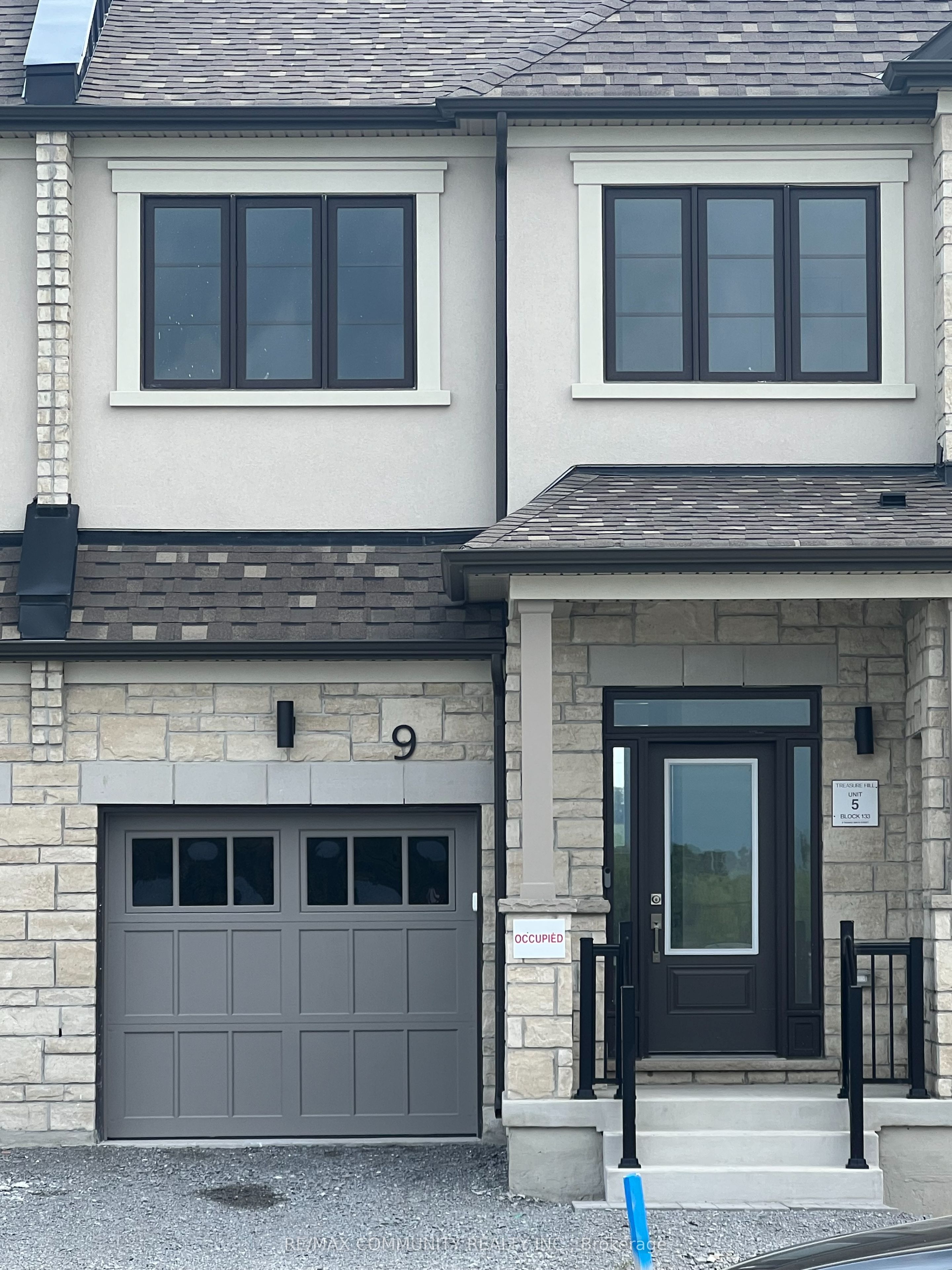 9 Thomas Smith Street, Georgina, ON L4P 0T7