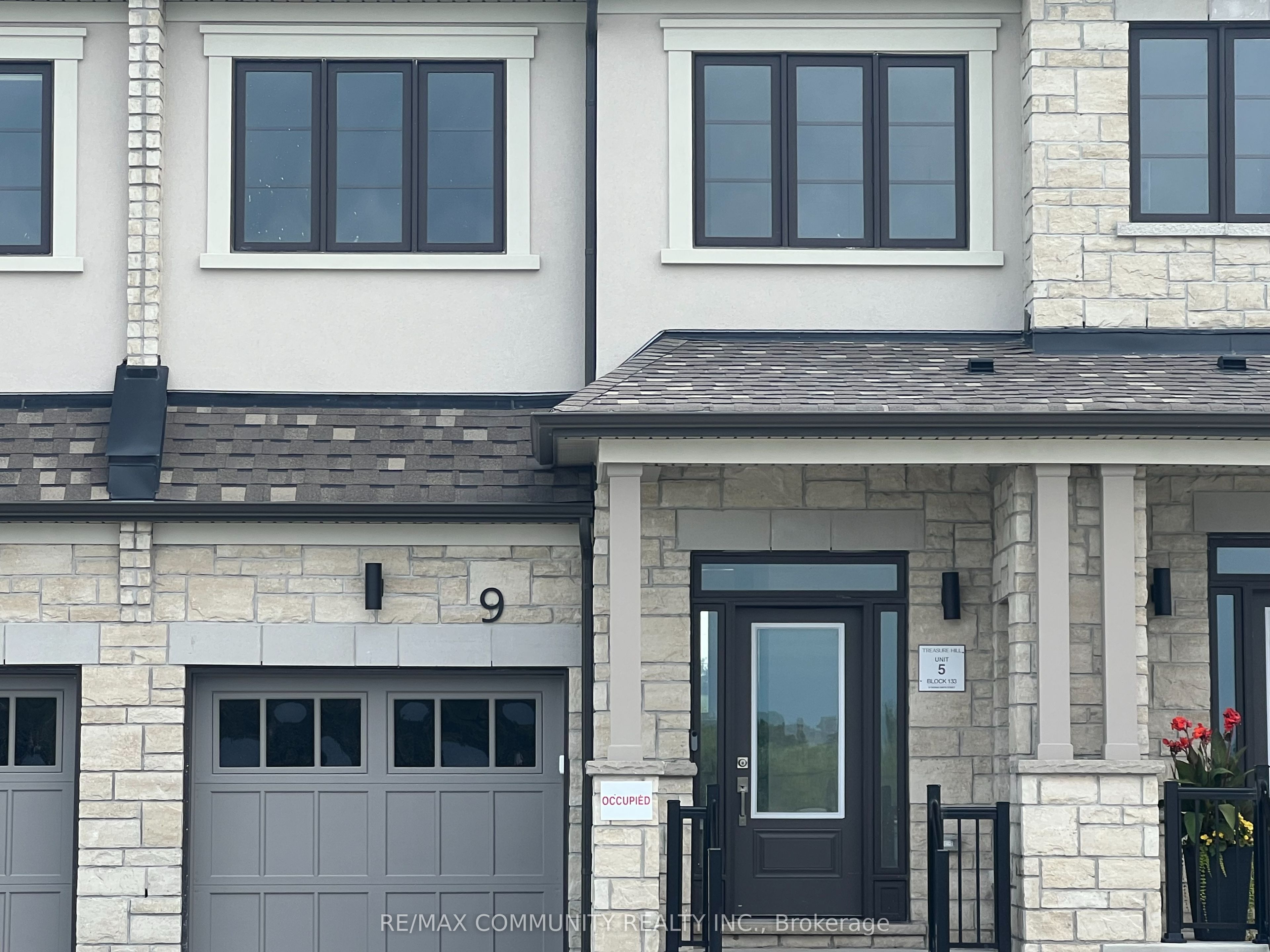 9 Thomas Smith Street, Georgina, ON L4P 0T7 photo 2
