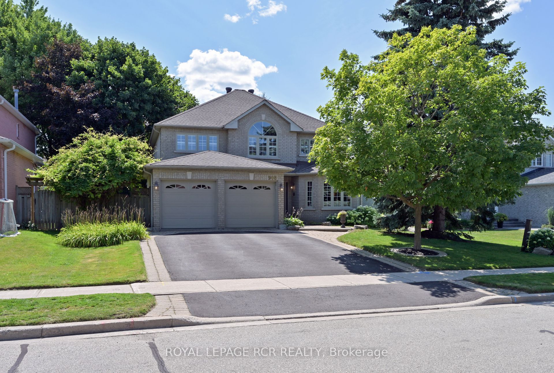 908 Schaeffer Outlook, Newmarket, ON L3X 1V9 photo 2