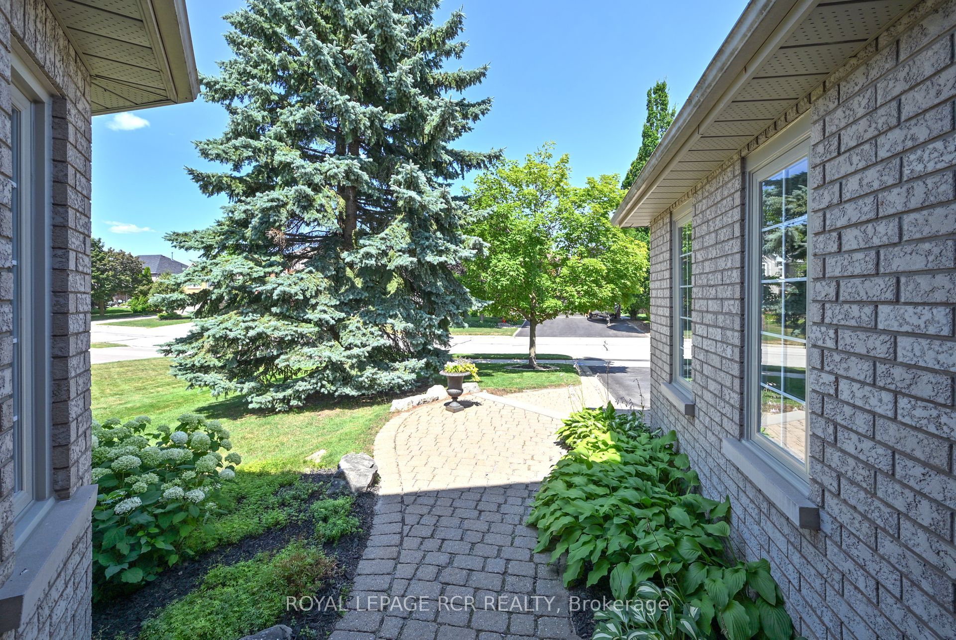 908 Schaeffer Outlook, Newmarket, ON L3X 1V9 photo 3