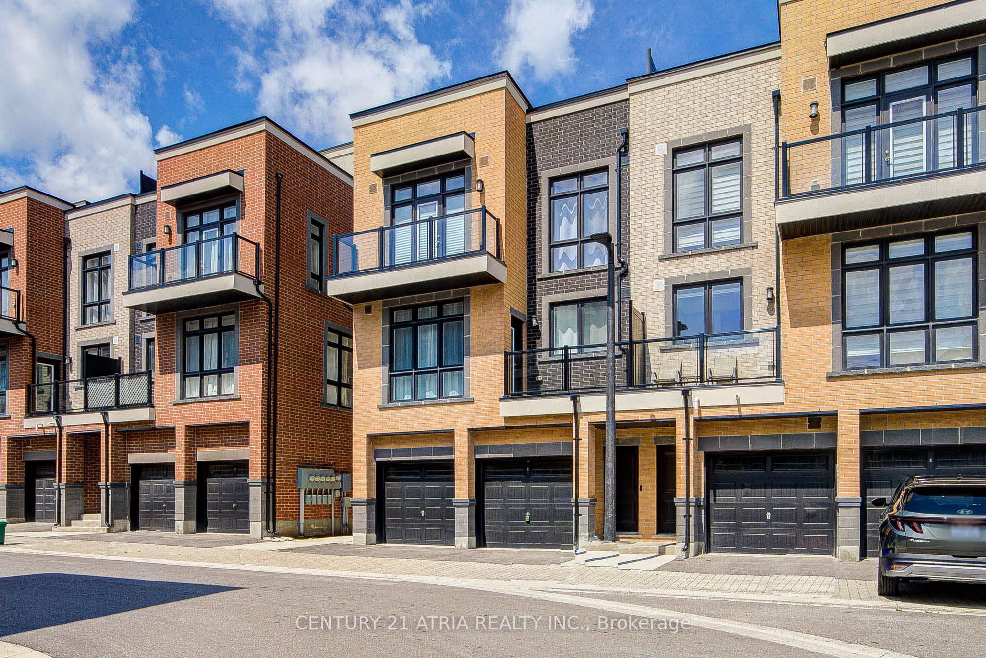 1 Bond Crescent 18, Richmond Hill, ON L4E 1J4
