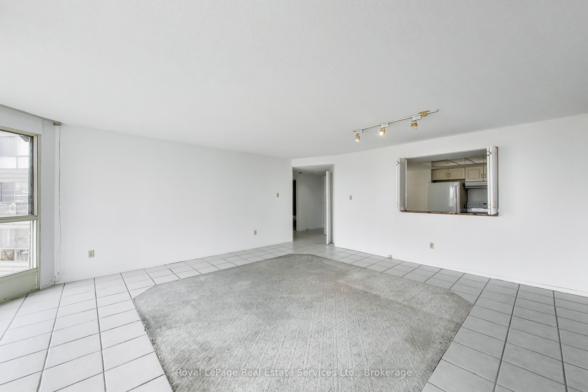 5 Weldrick Road W 611, Richmond Hill, ON L4C 8S9 photo 4