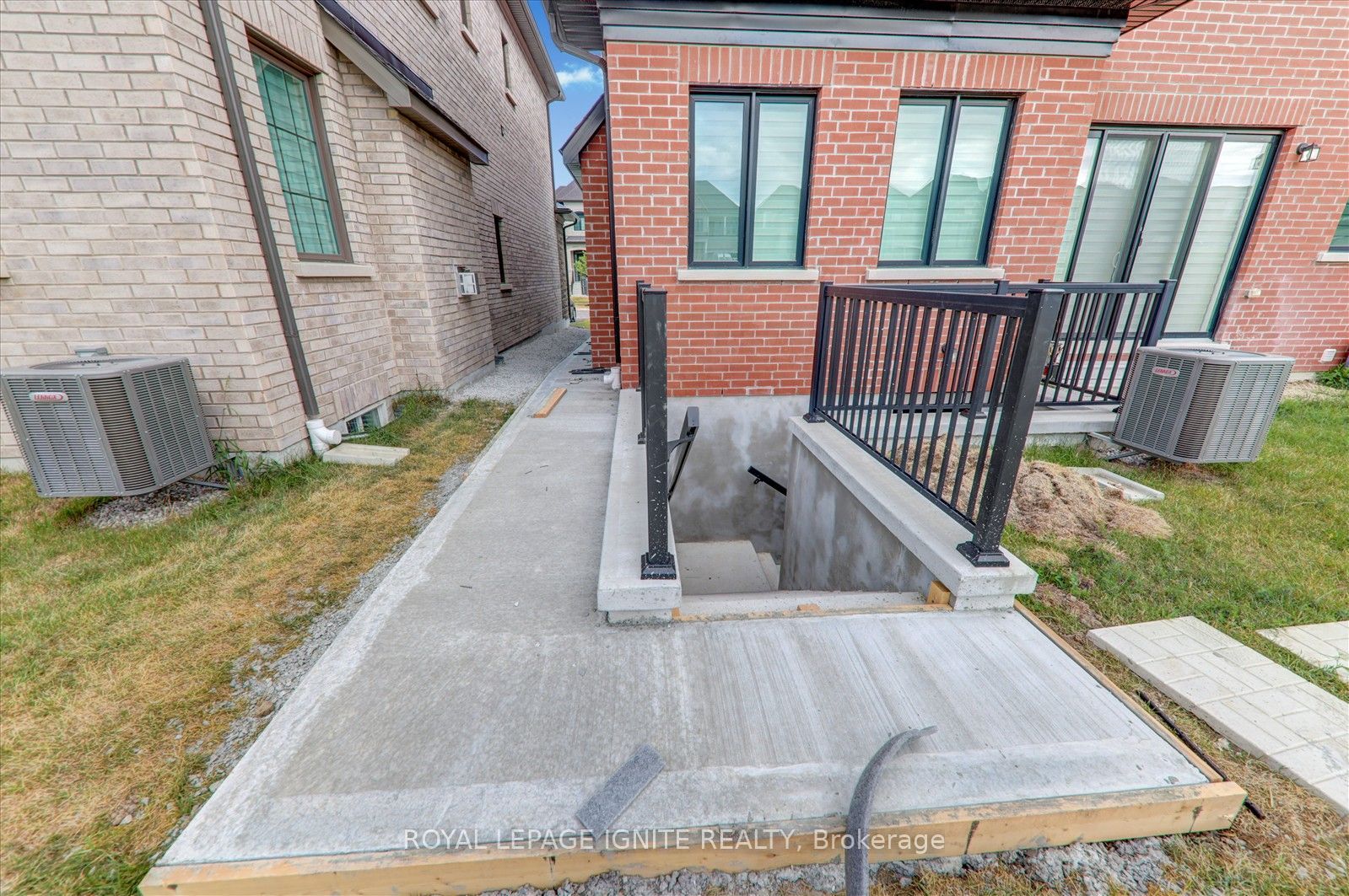 17 Winthrop Crescent Bsmt, Vaughan, ON L3L 0E5 photo 2