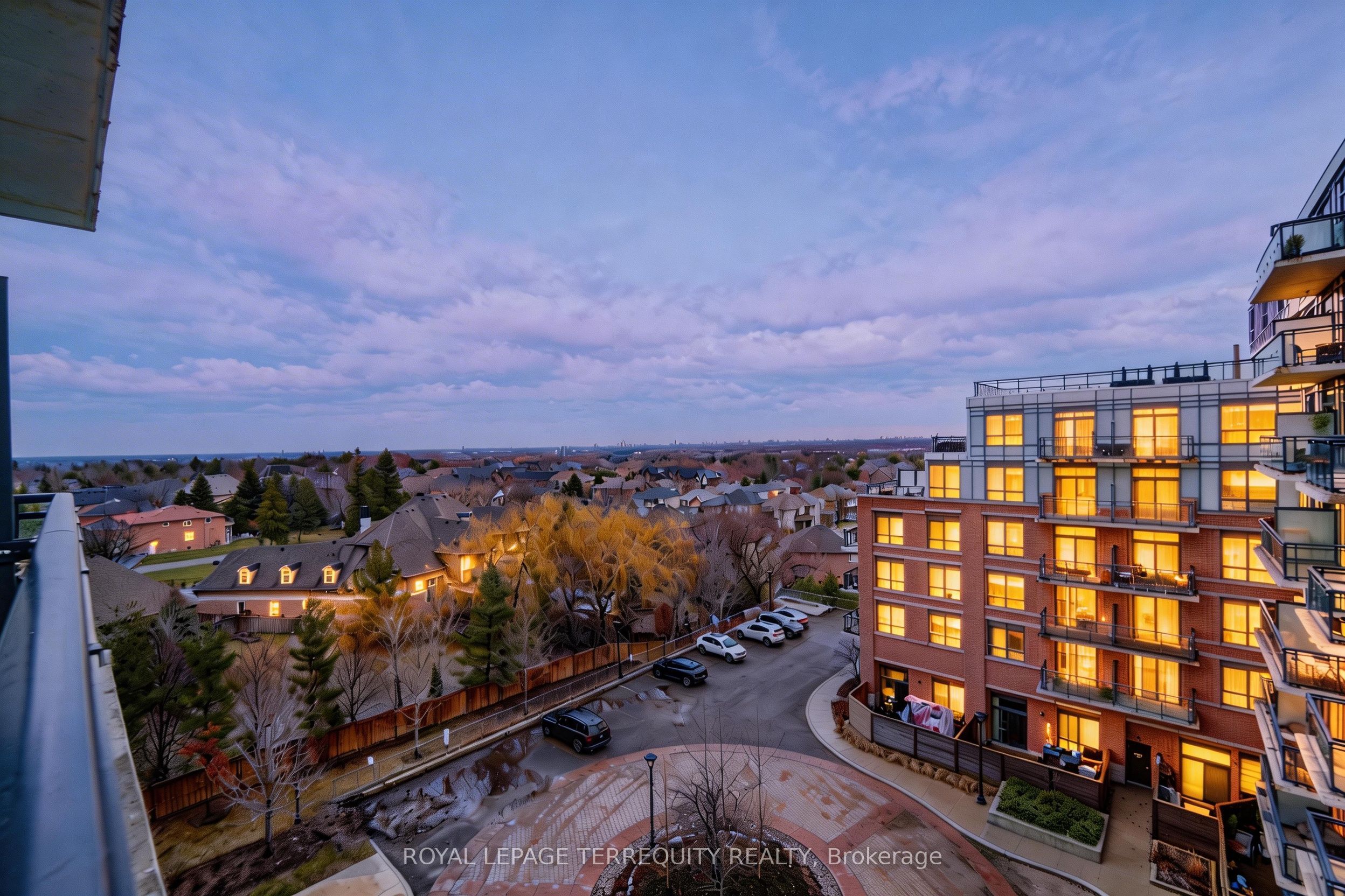 11611 Yonge Street 728, Richmond Hill, ON L4E 1G2 photo 2