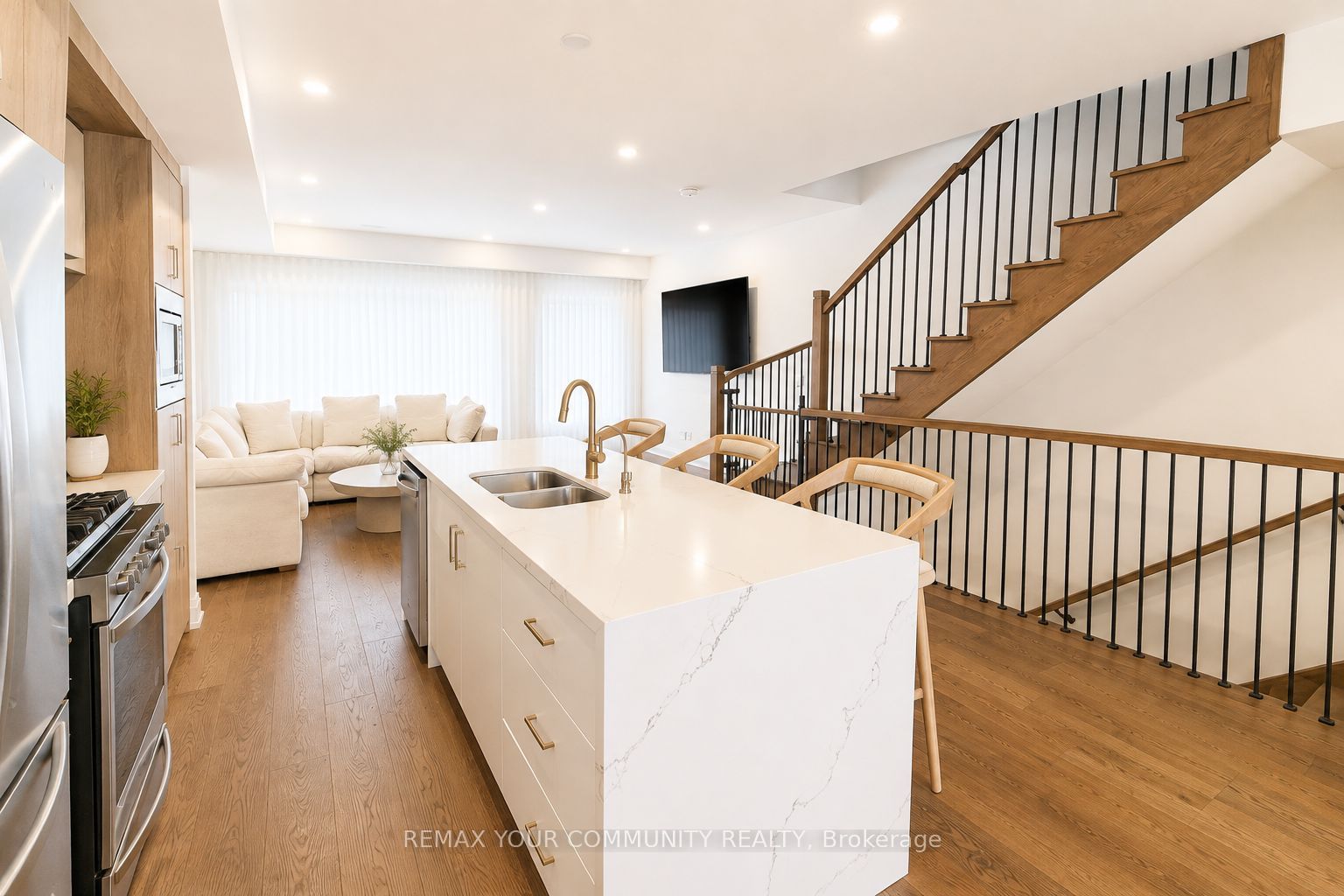 39 Persica Street, Richmond Hill, ON L4E 2T3 photo 4