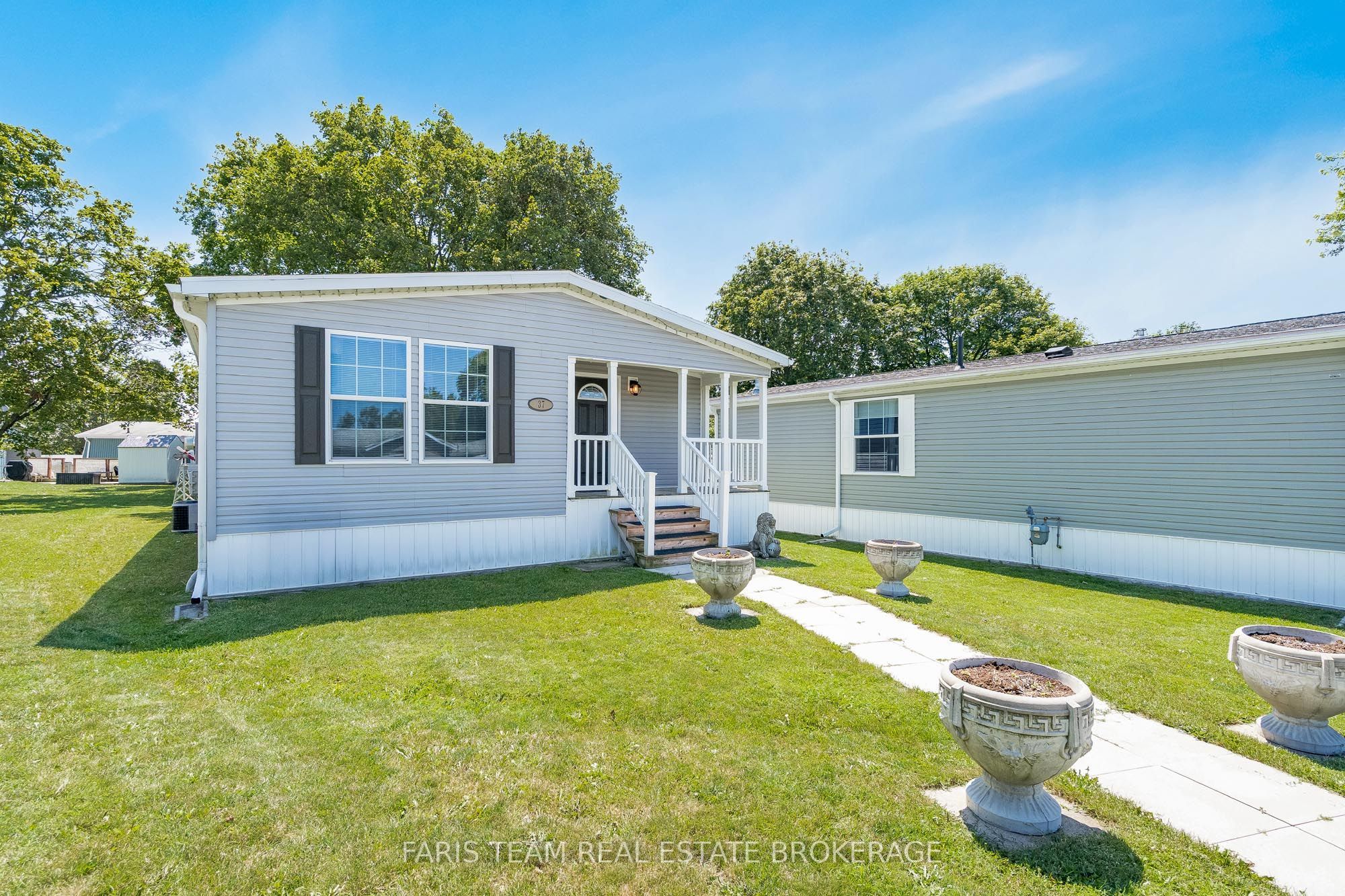 37 Hawthorne Drive, Innisfil, ON L9S 1P1
