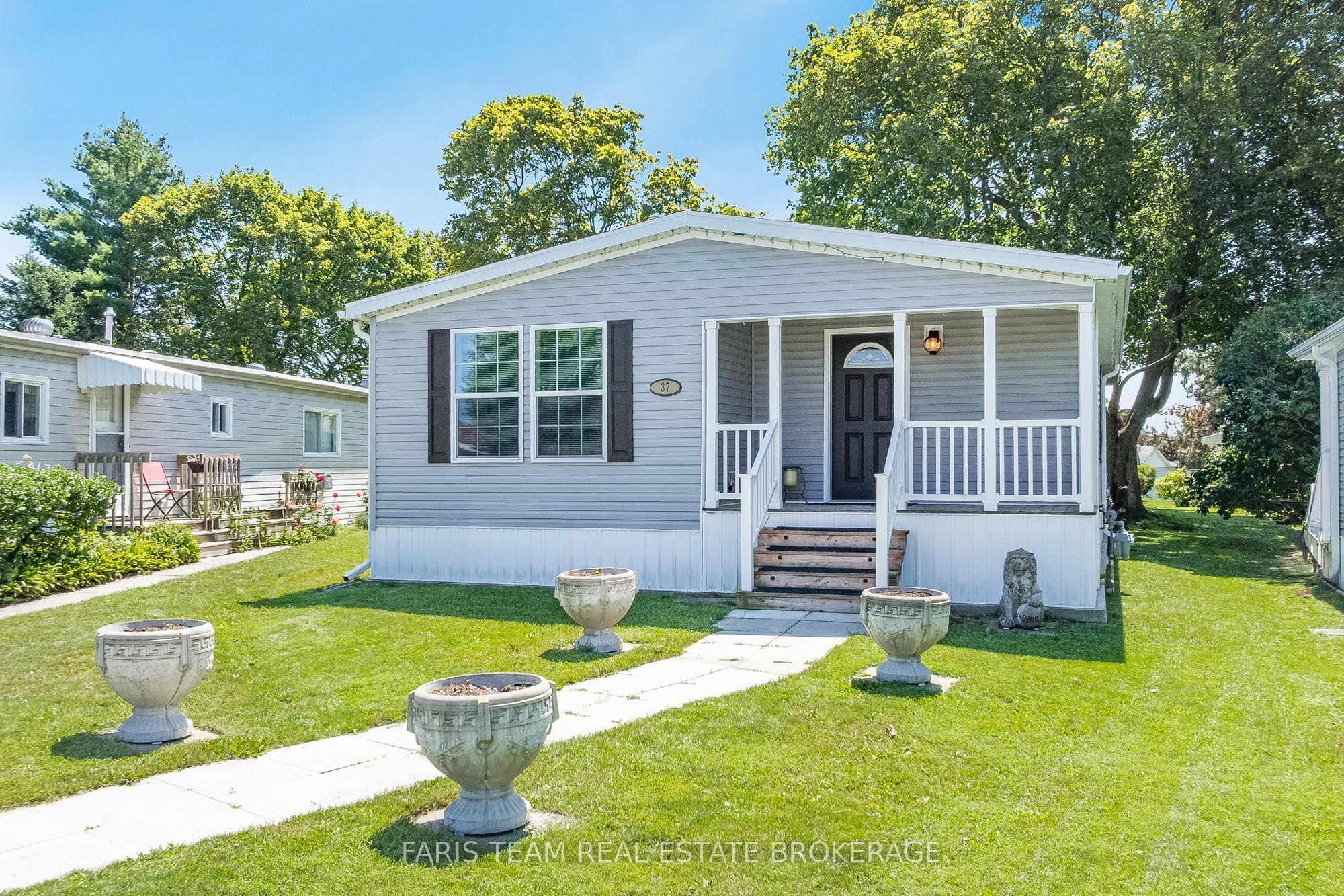 37 Hawthorne Drive, Innisfil, ON L9S 1P1 photo 3