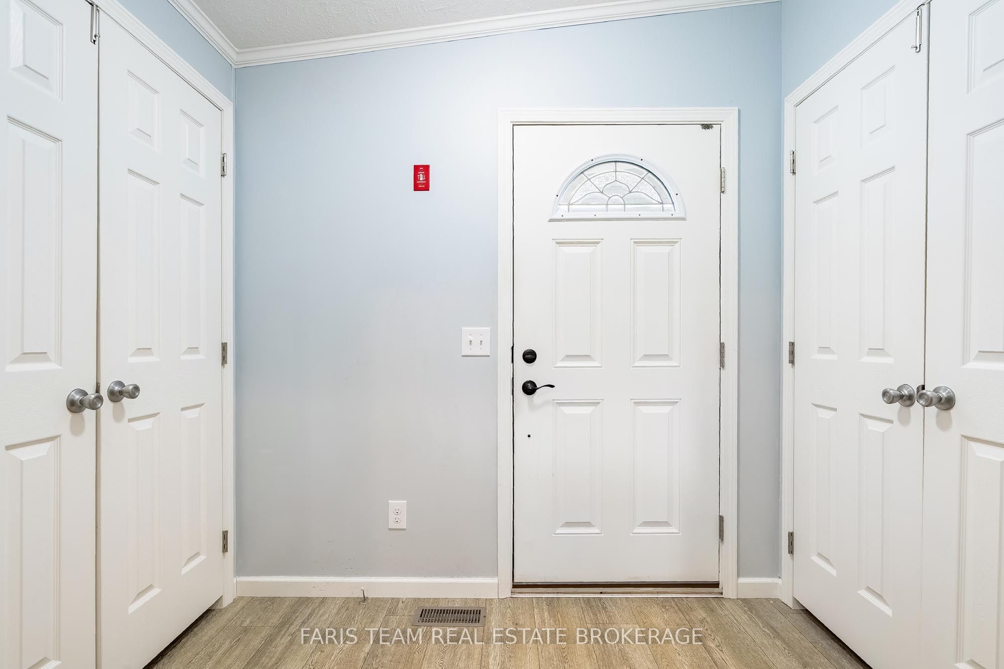 37 Hawthorne Drive, Innisfil, ON L9S 1P1 photo 4
