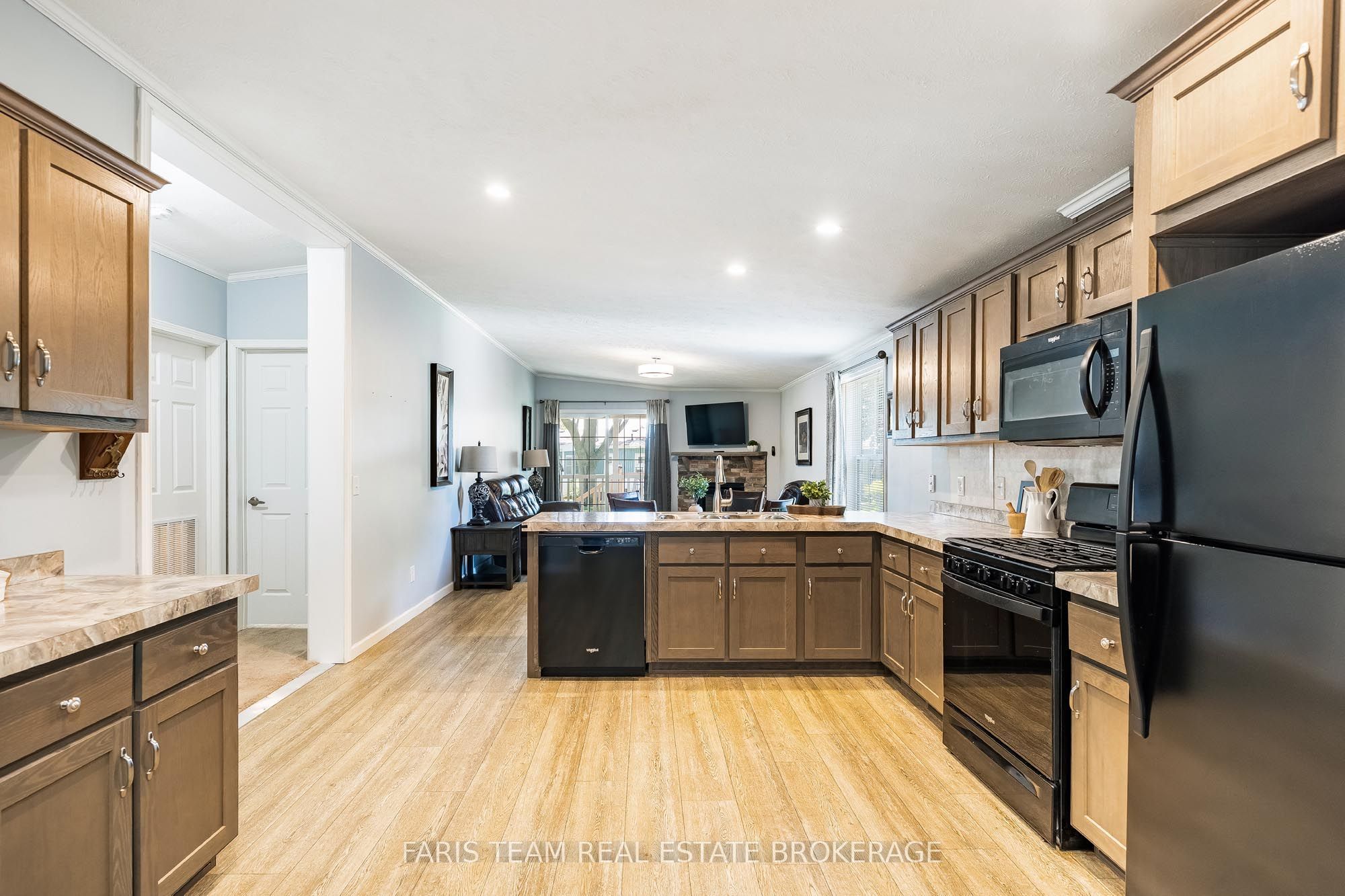 37 Hawthorne Drive, Innisfil, ON L9S 1P1 photo 5