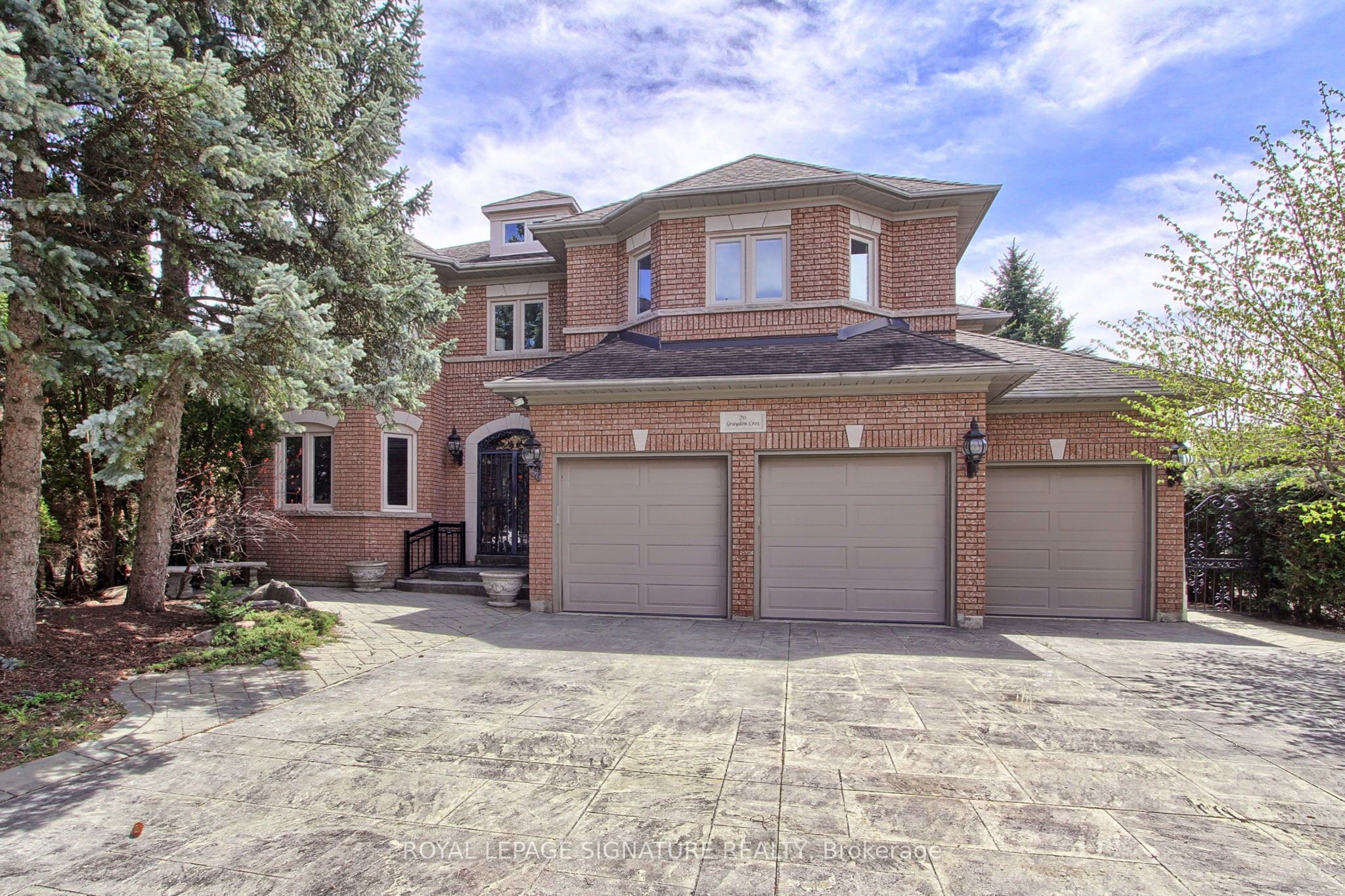 70 Graydon Crescent, Richmond Hill, ON L4B 3W7 photo 2
