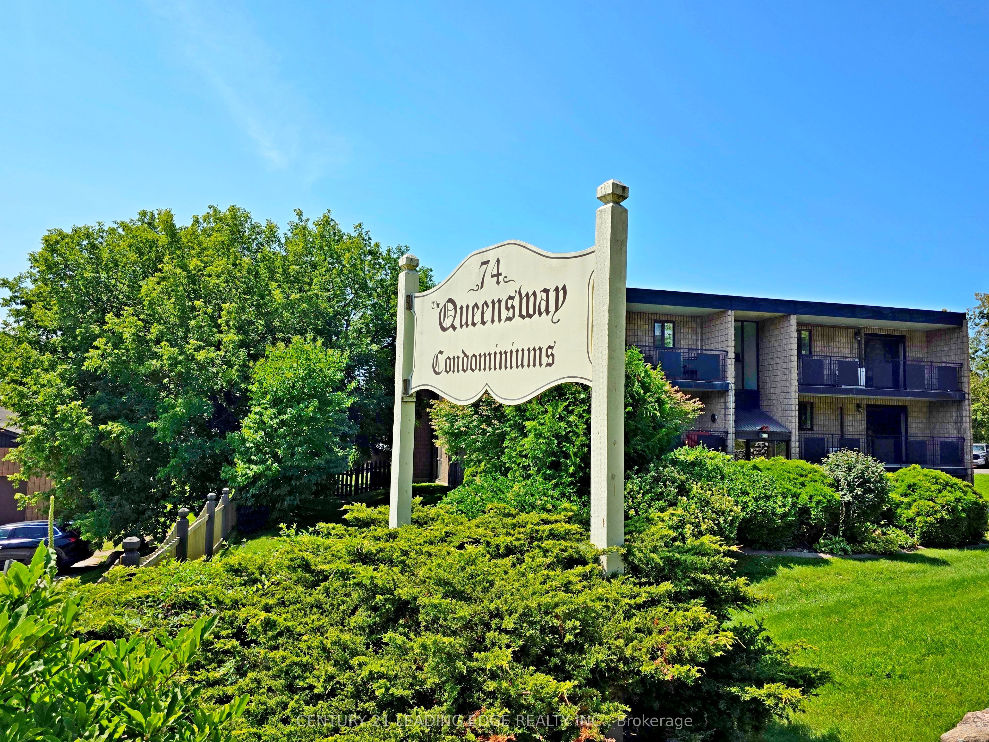 74 The Queensway S 206, Georgina, ON L4P 1Z3