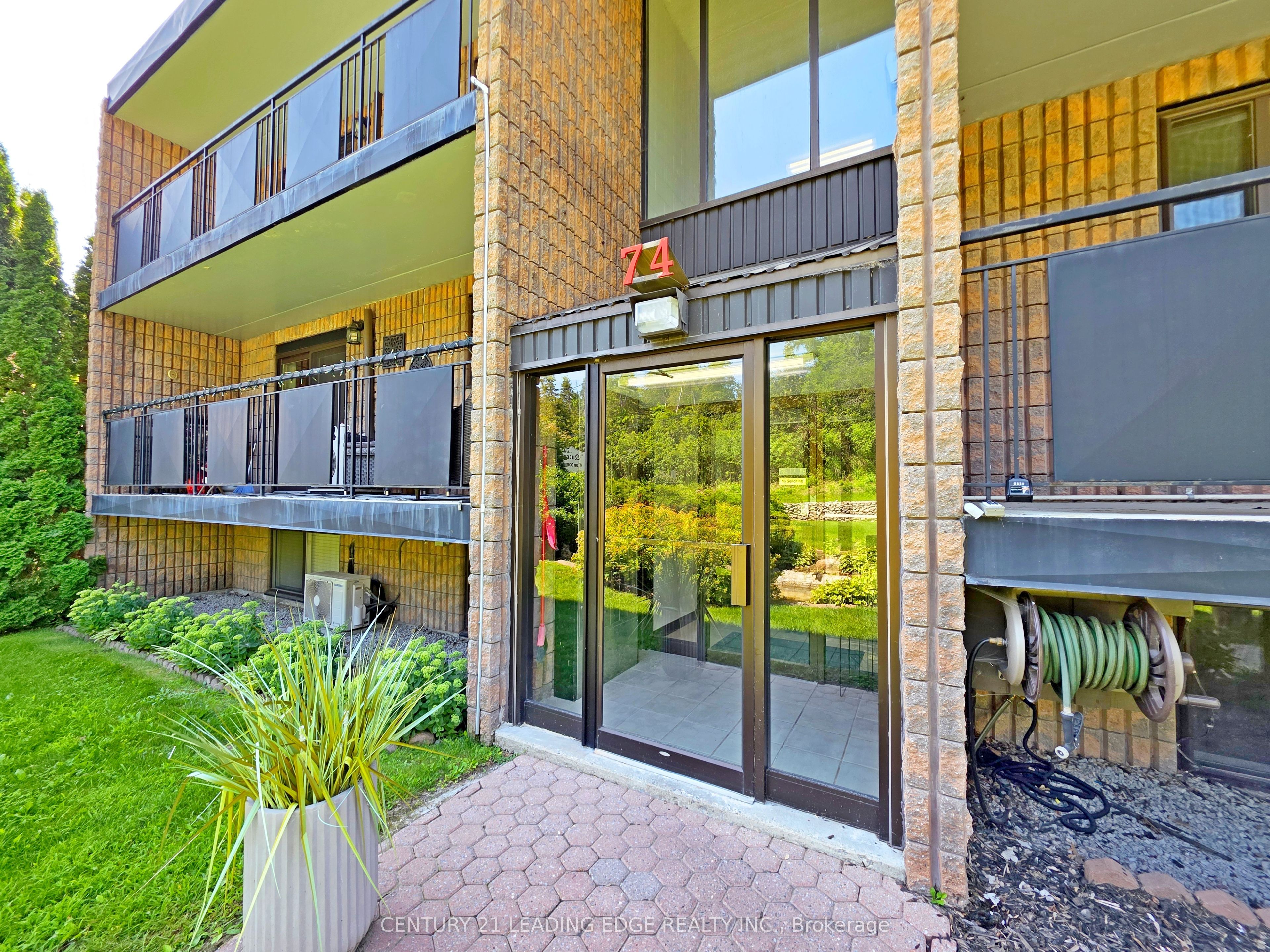 74 The Queensway S 206, Georgina, ON L4P 1Z3 photo 5