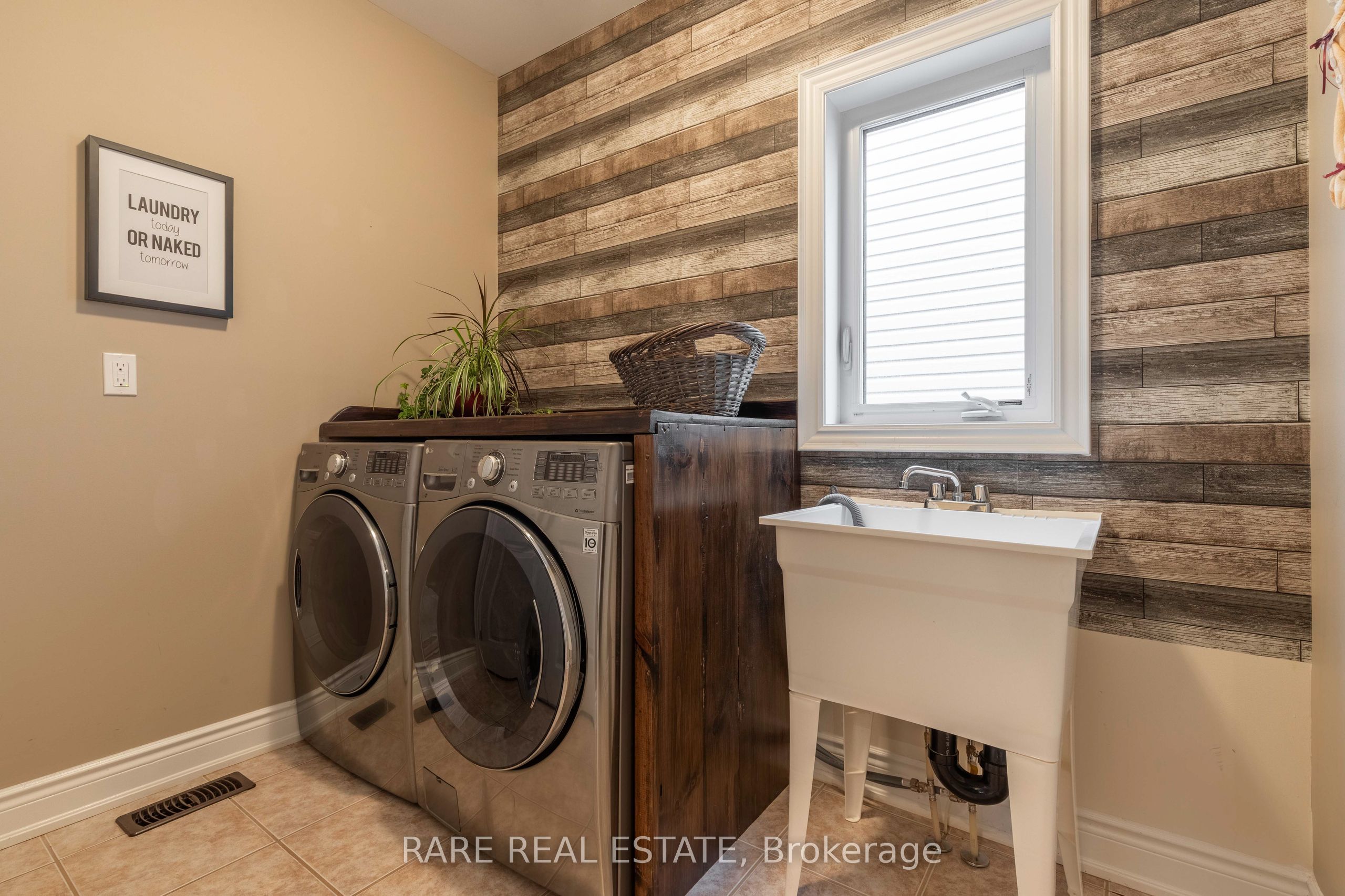 101 Decarolis Crescent, Essa, ON L3W 0B1 photo 5