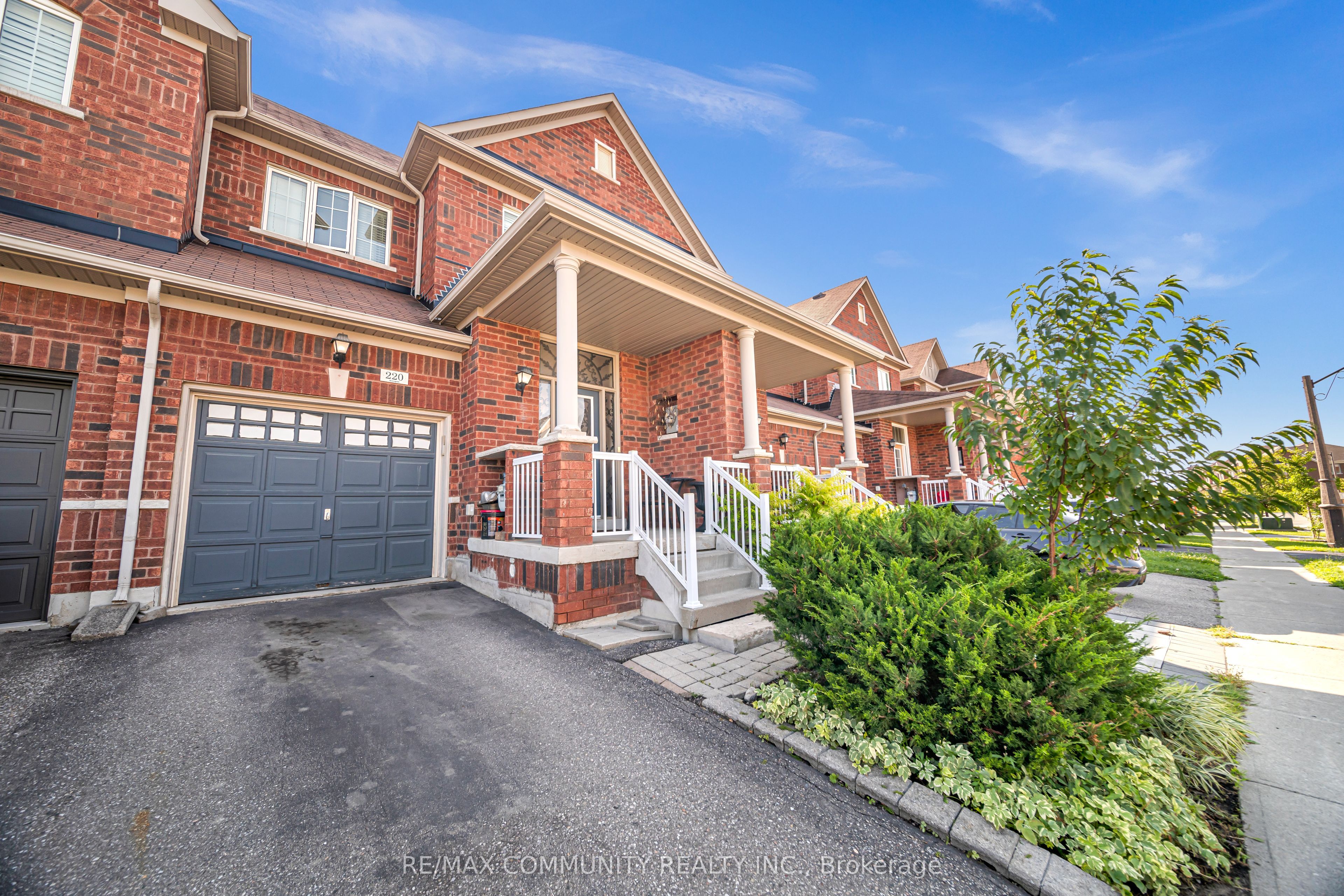 220 Lageer Drive, Whitchurch-Stouffville, ON L4A 0X1 photo 3