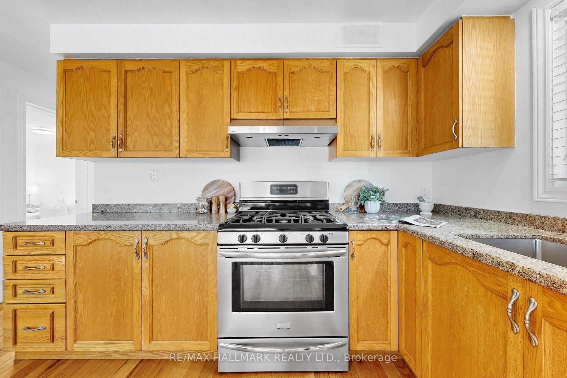 941 Lake Drive N, Georgina, ON L4P 3E9 photo 5